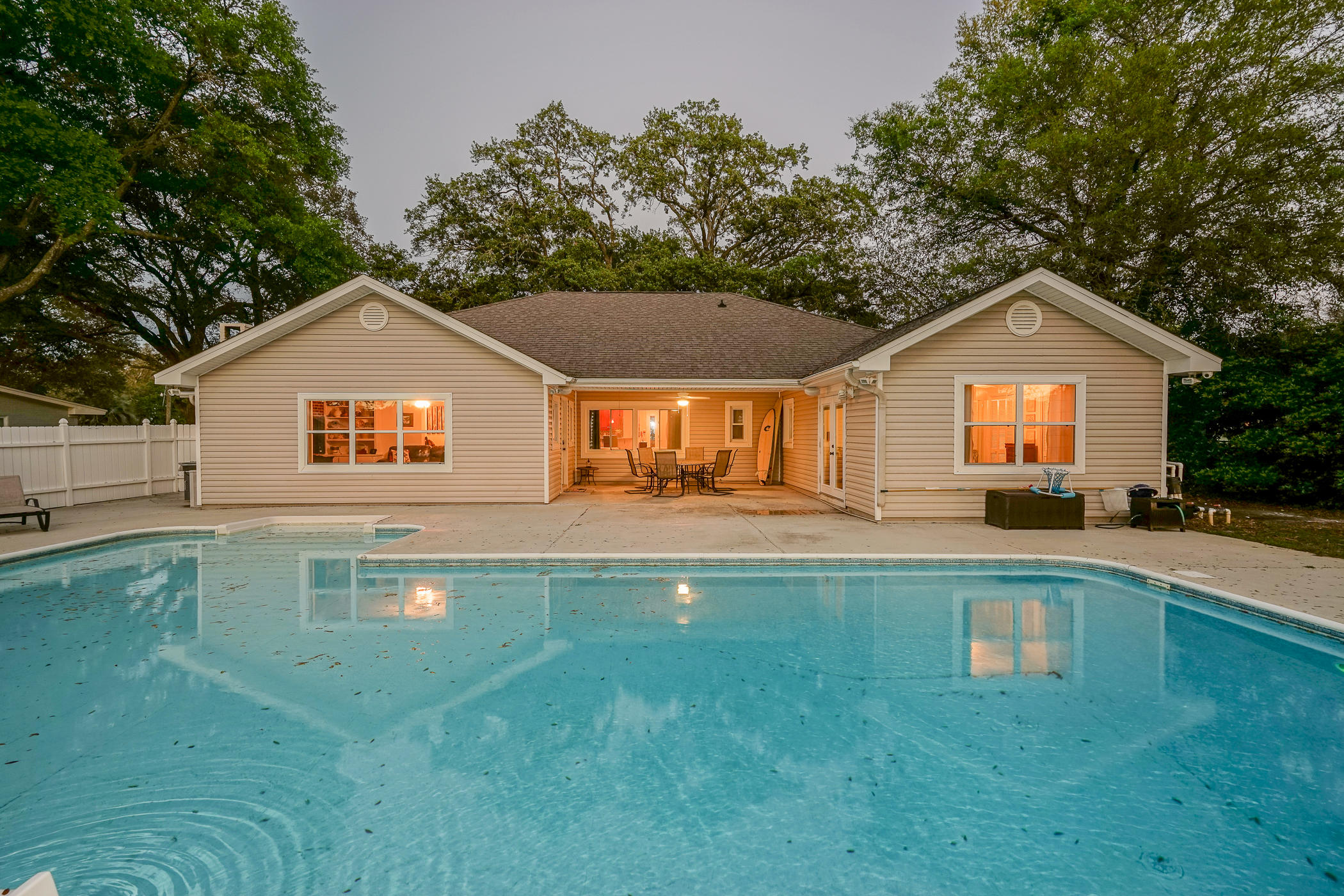 ELLIOTTS POINT 9TH ADDN - Residential