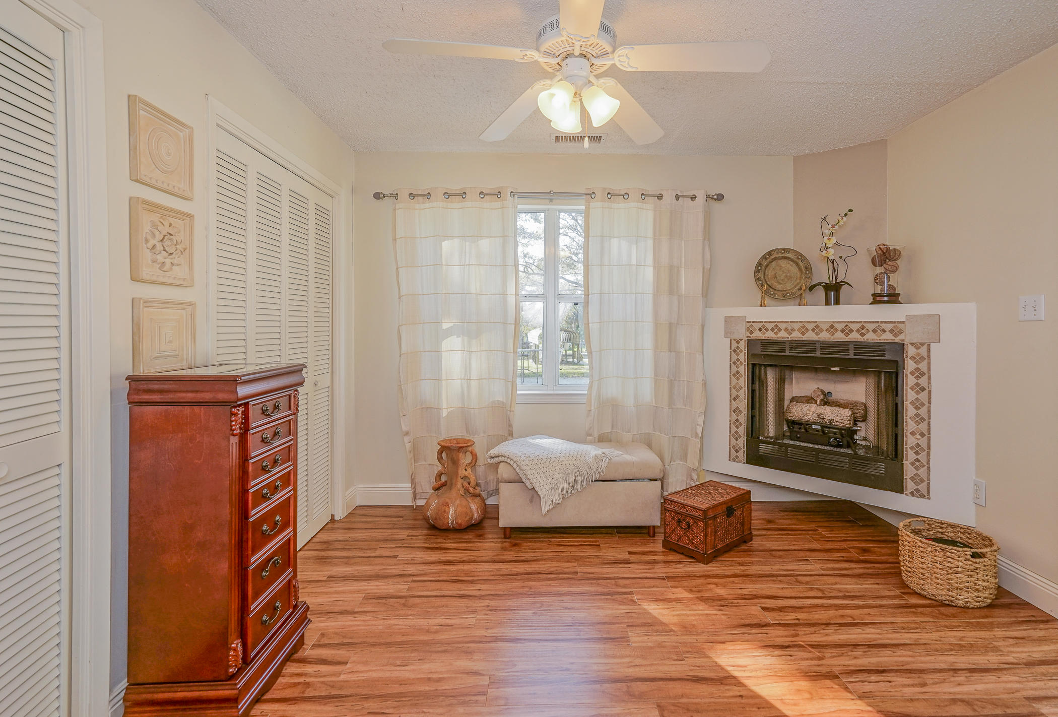 ELLIOTTS POINT 9TH ADDN - Residential