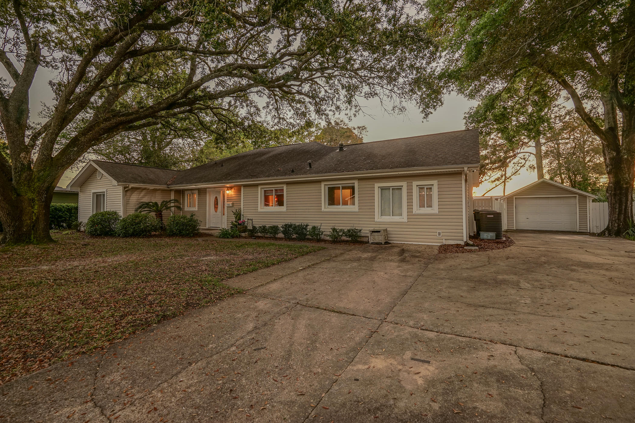 ELLIOTTS POINT 9TH ADDN - Residential