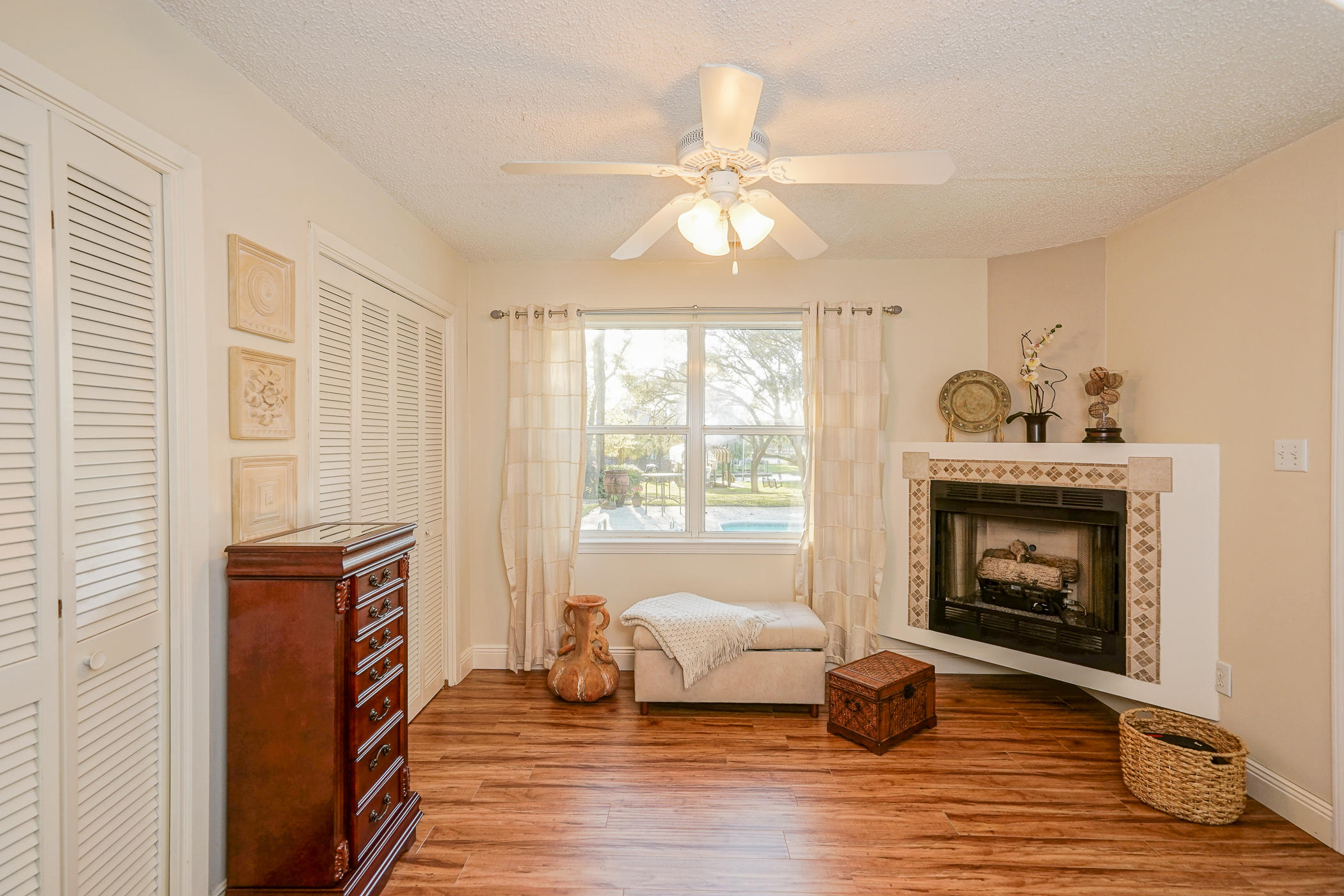 ELLIOTTS POINT 9TH ADDN - Residential