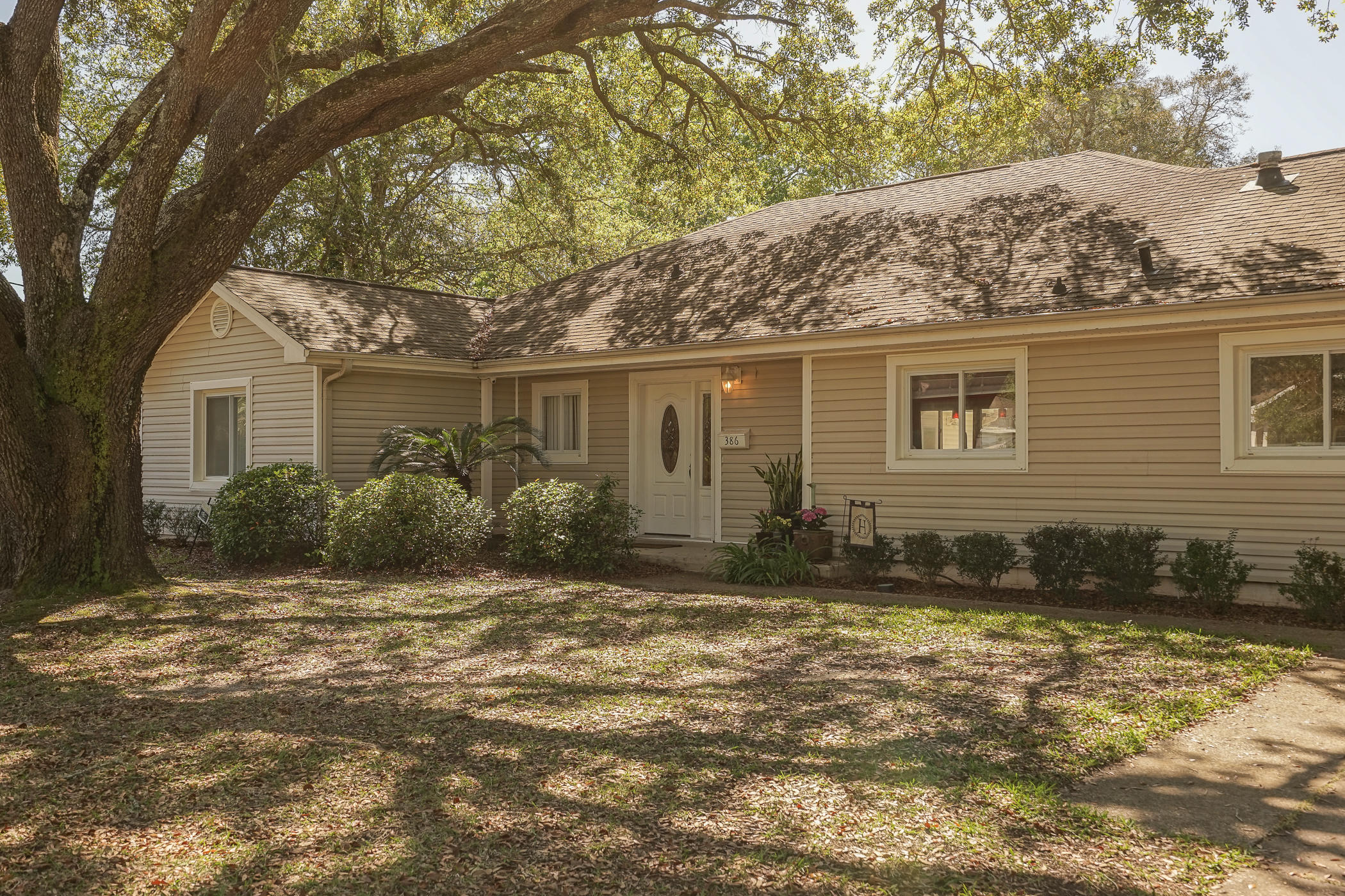 ELLIOTTS POINT 9TH ADDN - Residential