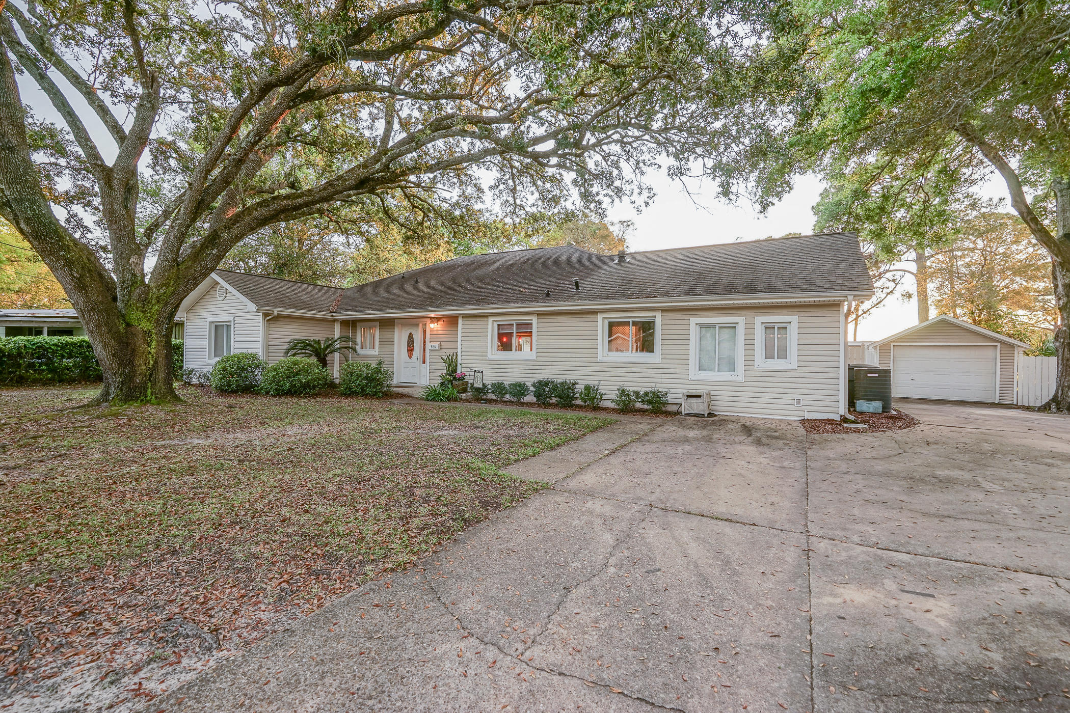 ELLIOTTS POINT 9TH ADDN - Residential