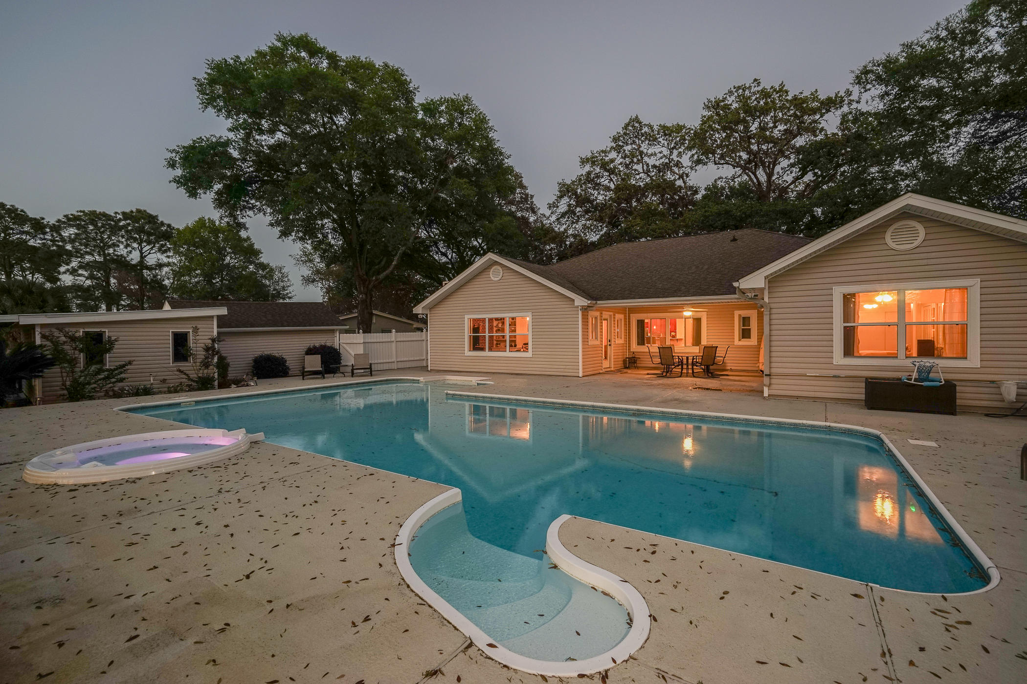 ELLIOTTS POINT 9TH ADDN - Residential