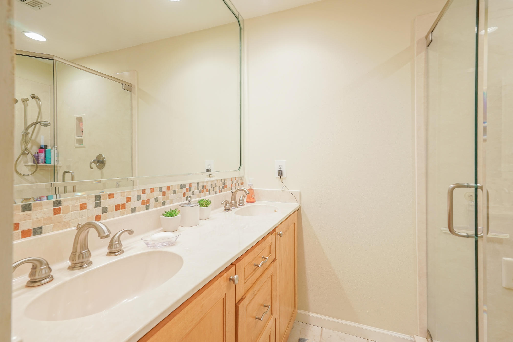 ELLIOTTS POINT 9TH ADDN - Residential