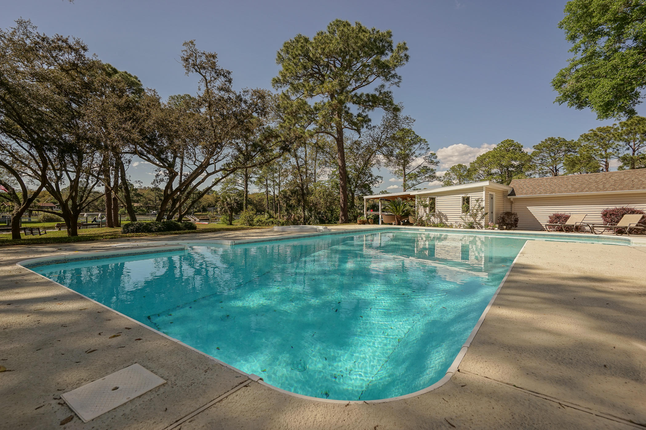 ELLIOTTS POINT 9TH ADDN - Residential