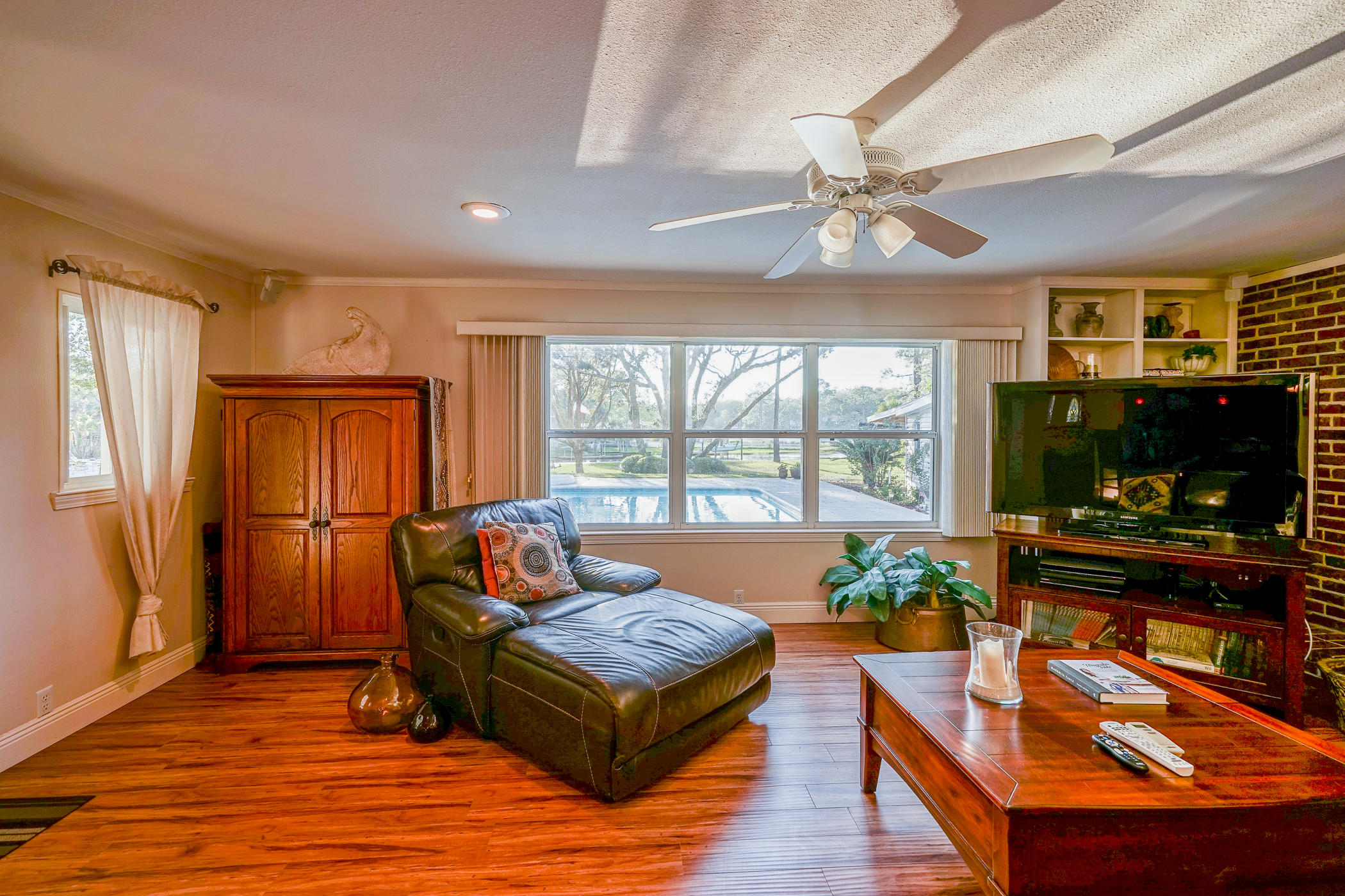 ELLIOTTS POINT 9TH ADDN - Residential