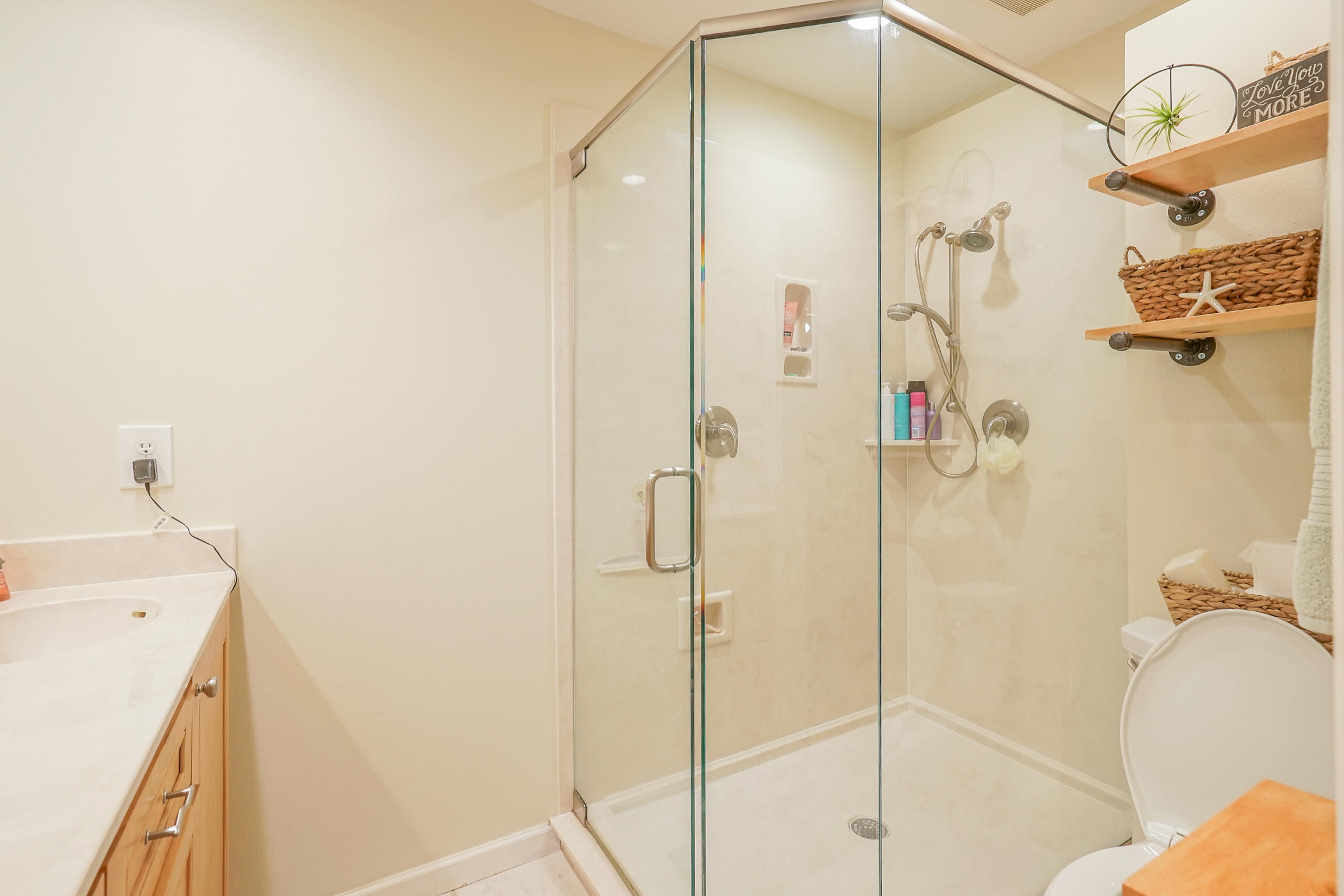 ELLIOTTS POINT 9TH ADDN - Residential