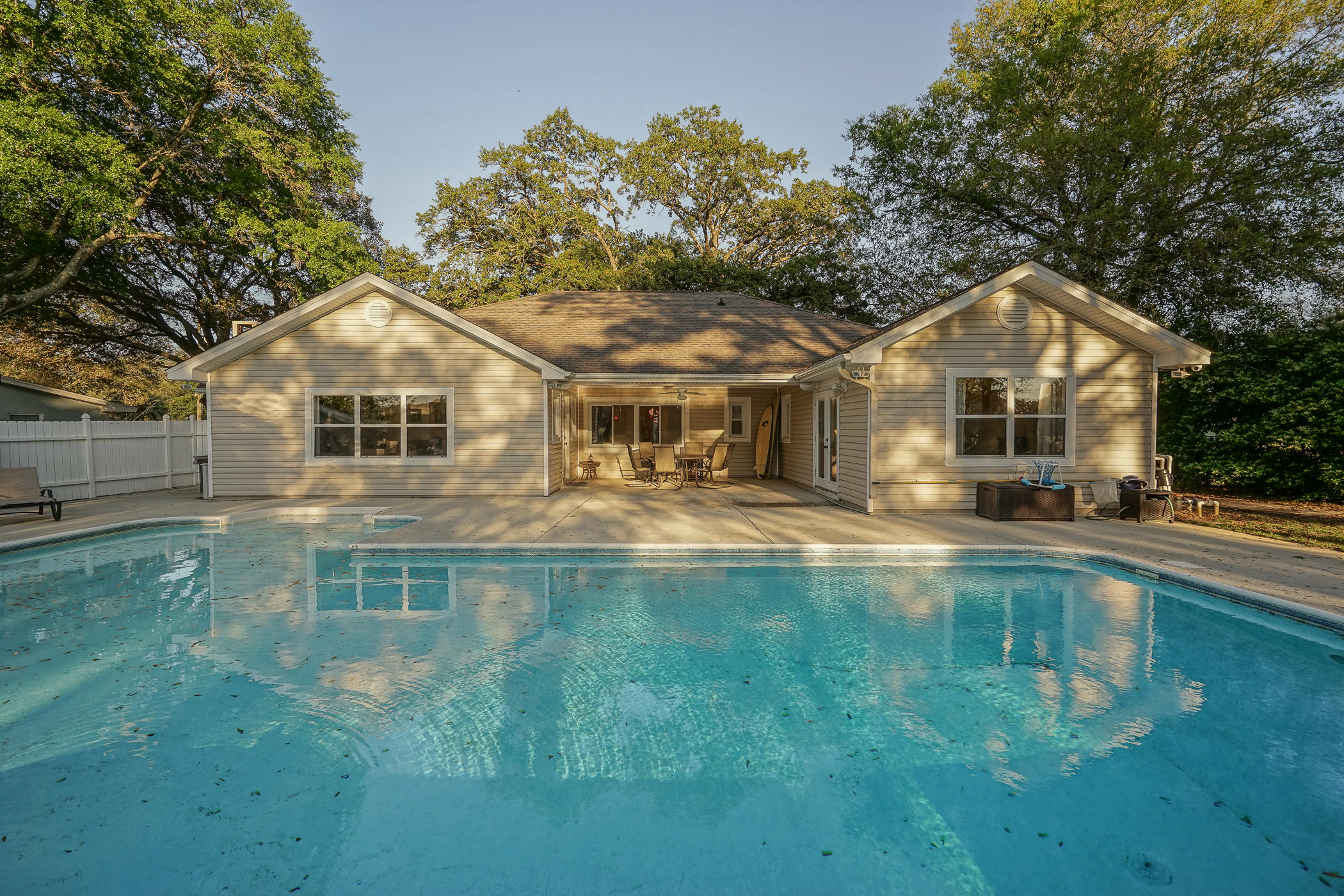 ELLIOTTS POINT 9TH ADDN - Residential