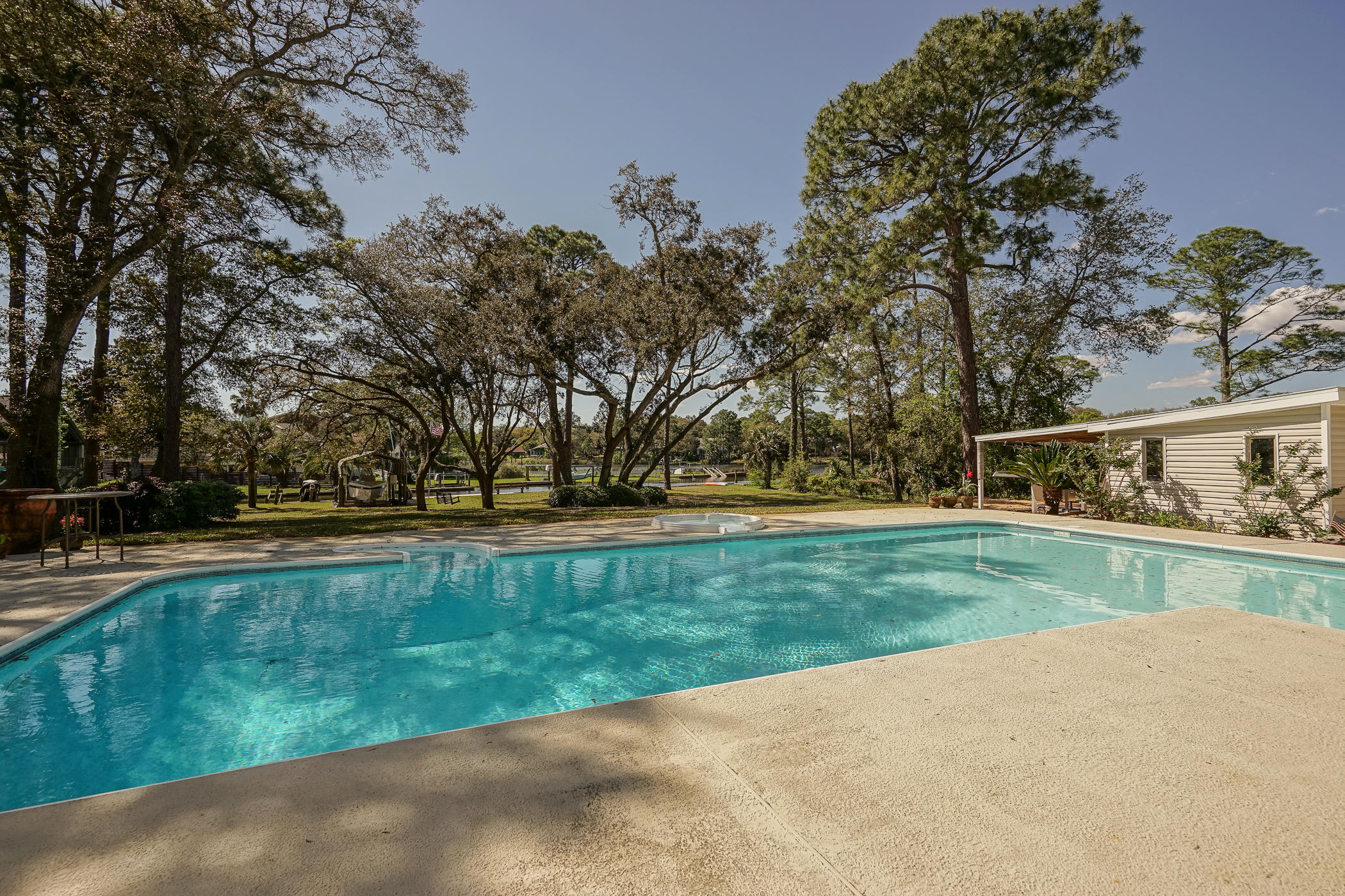 ELLIOTTS POINT 9TH ADDN - Residential