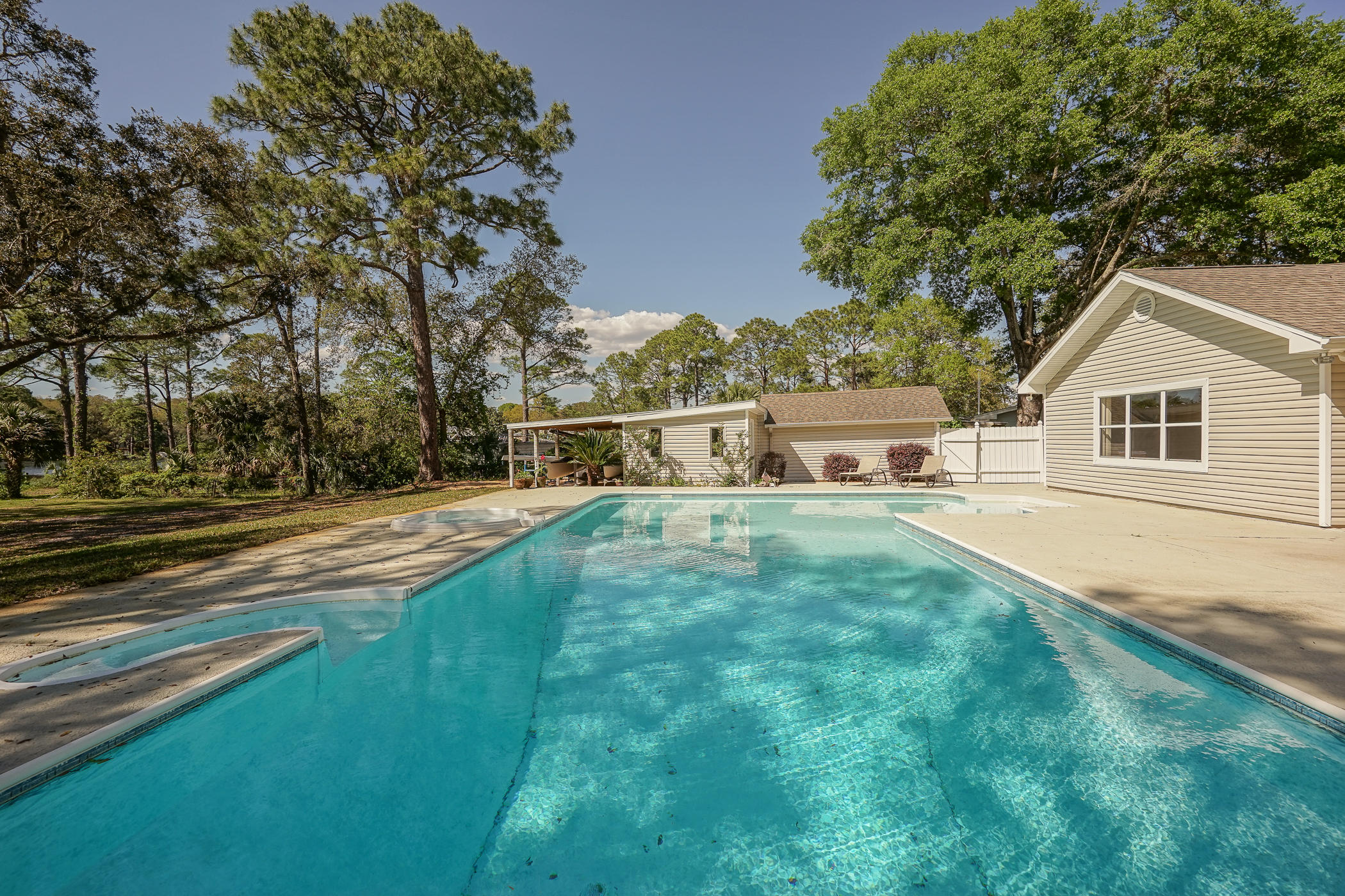 ELLIOTTS POINT 9TH ADDN - Residential