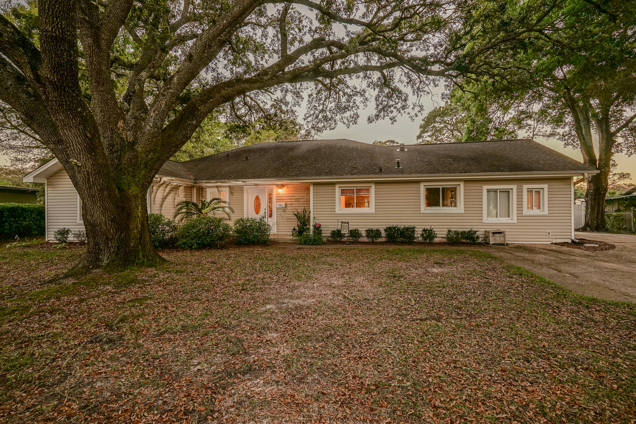 ELLIOTTS POINT 9TH ADDN - Residential