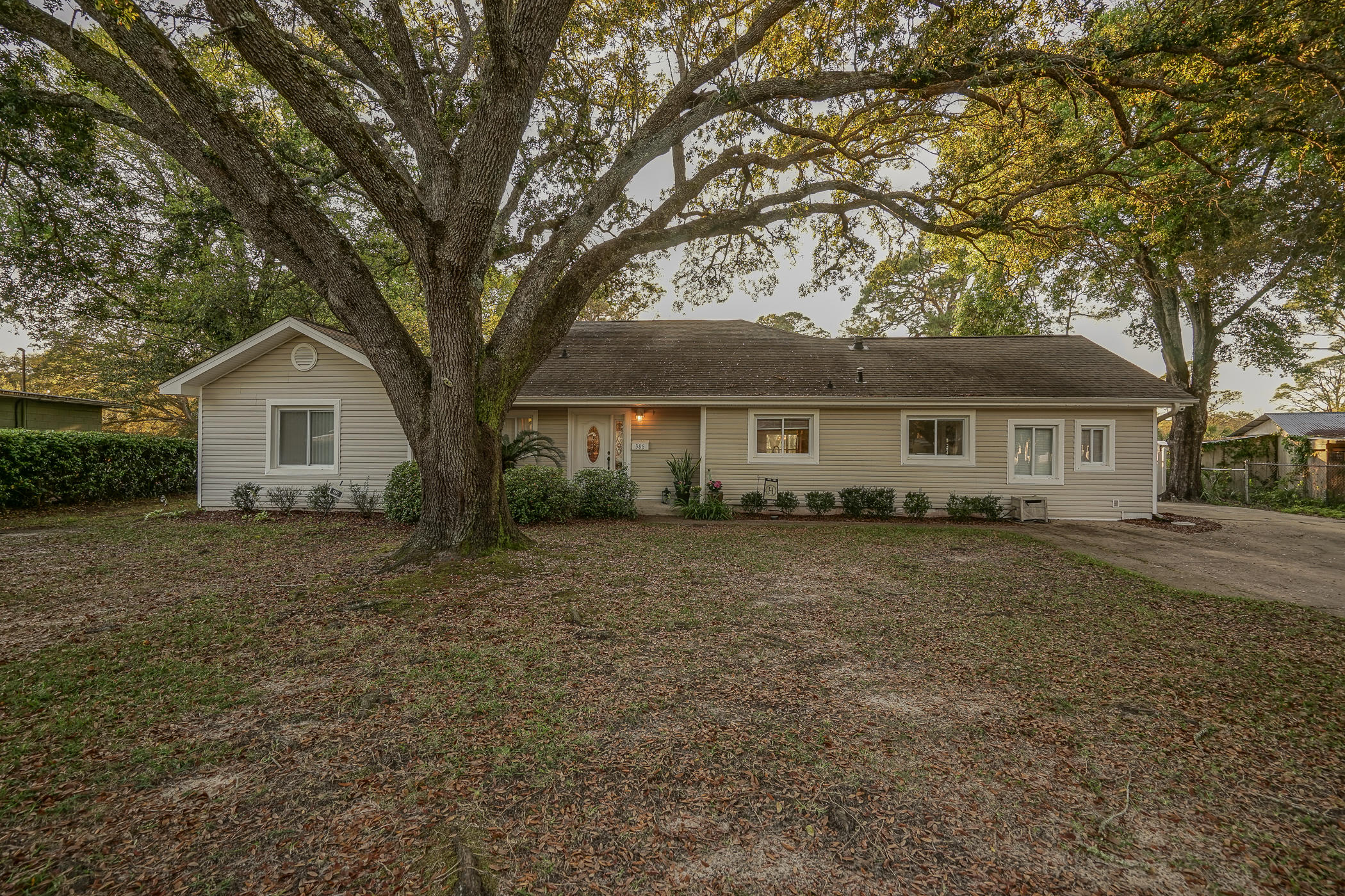 ELLIOTTS POINT 9TH ADDN - Residential