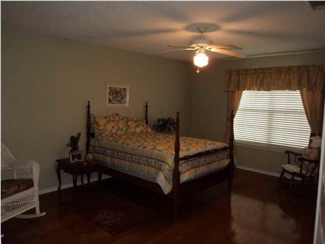 PARKWOOD SQUARE PH 1 - Residential