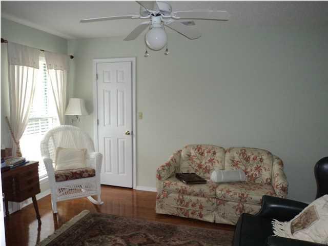 PARKWOOD SQUARE PH 1 - Residential