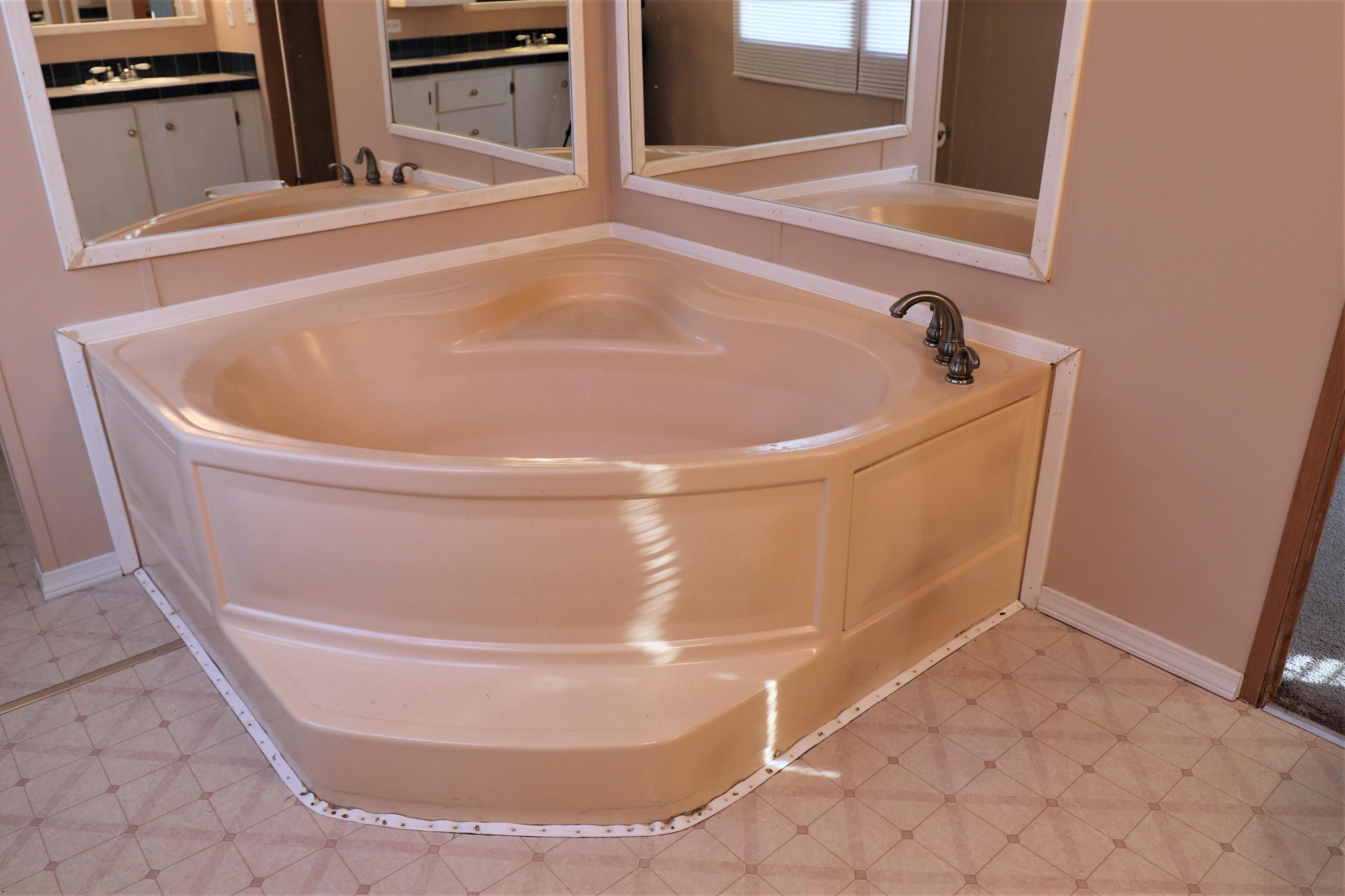 OAKWOOD LAKES ESTATES - Residential