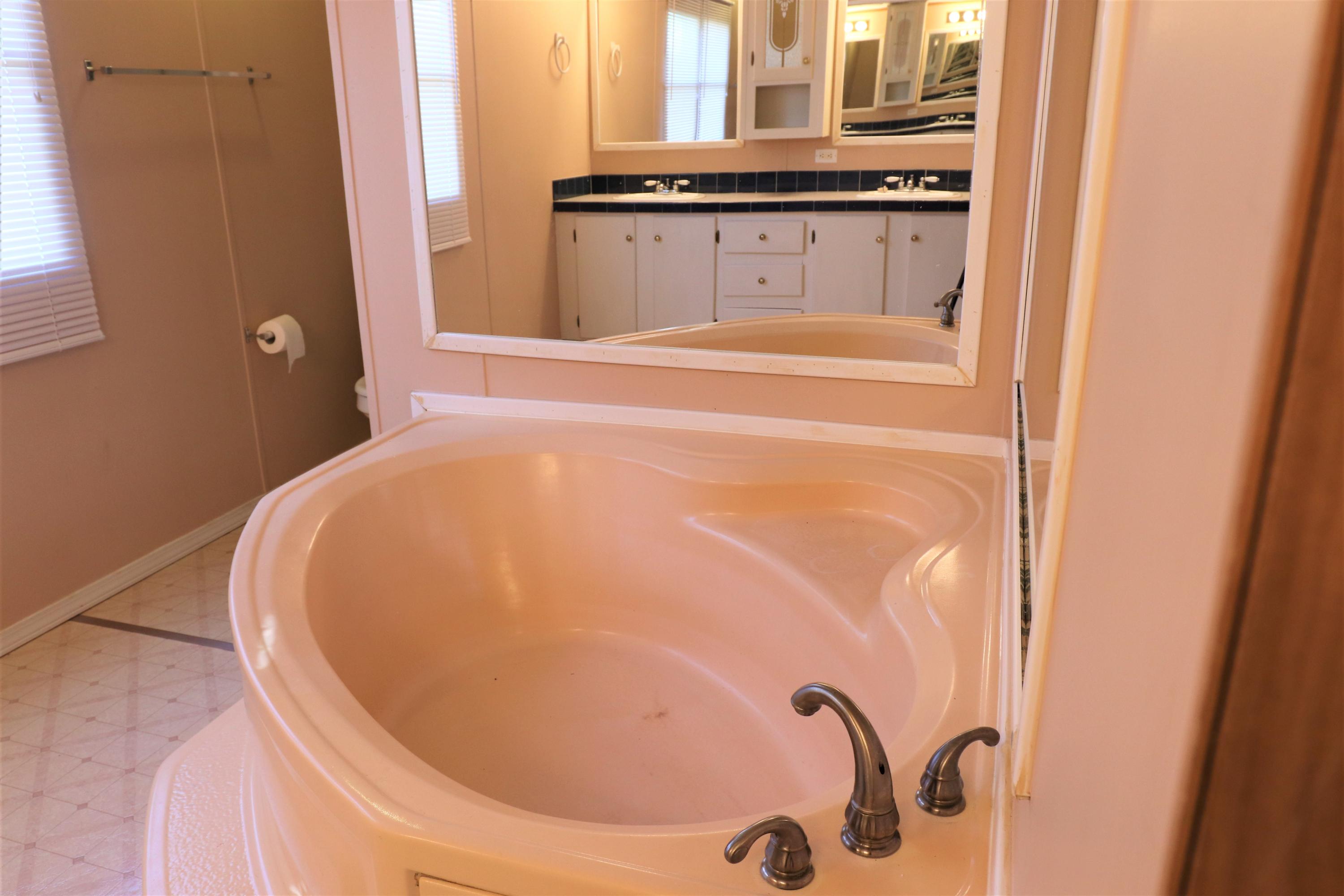 OAKWOOD LAKES ESTATES - Residential