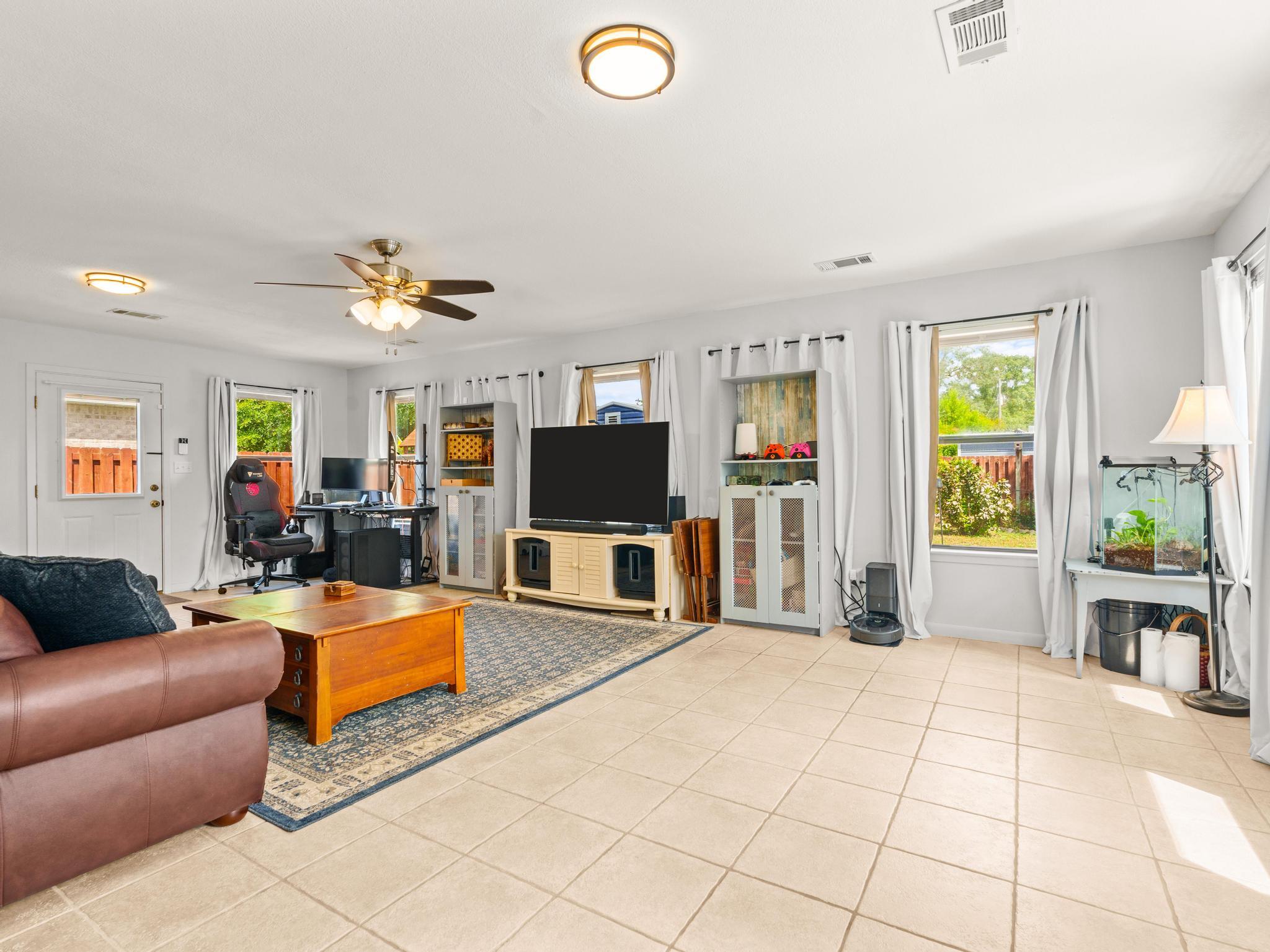 PALMETTO ESTATES UNREC - Residential Lease