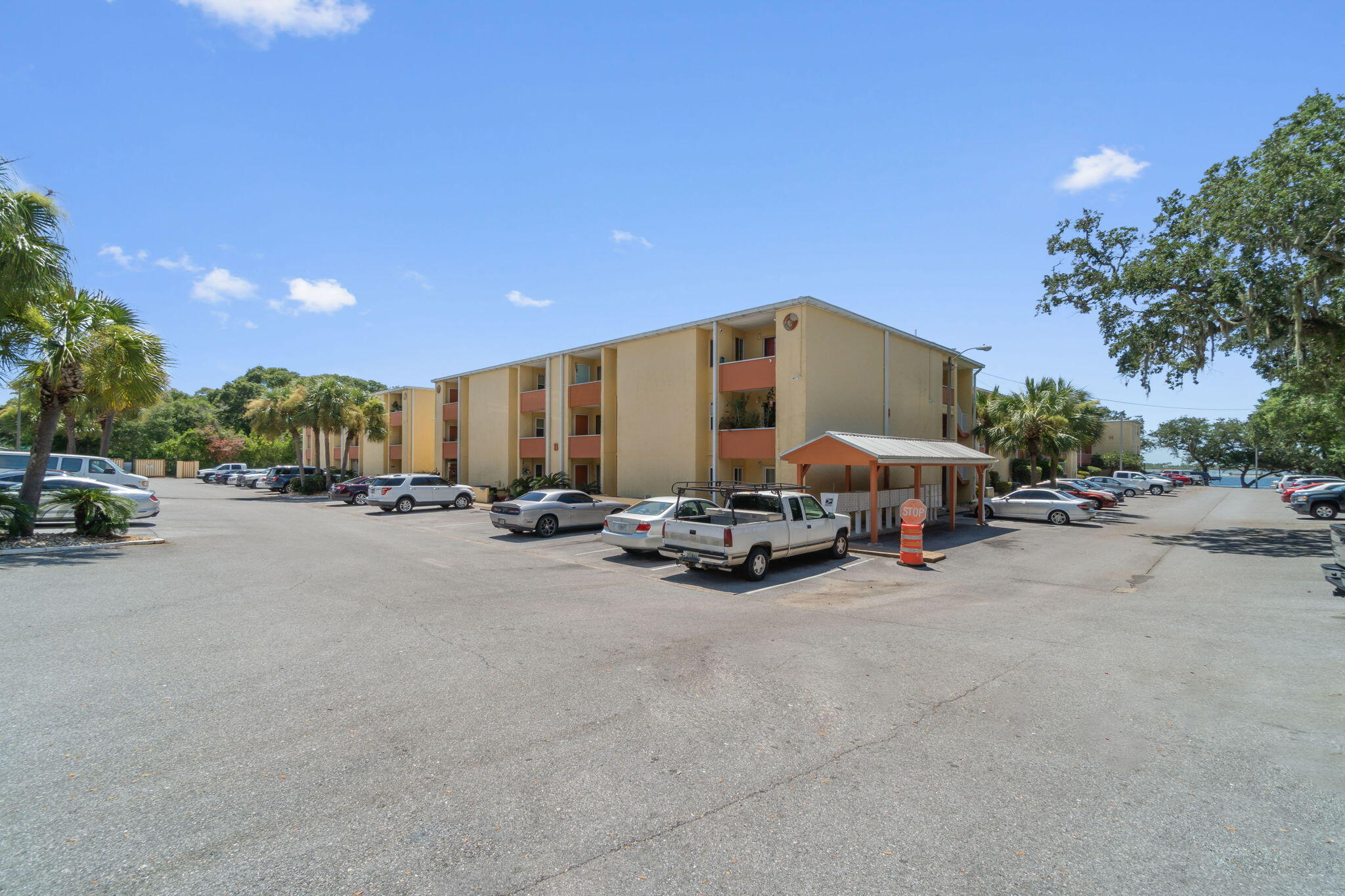 CEDARS CONDO - Residential