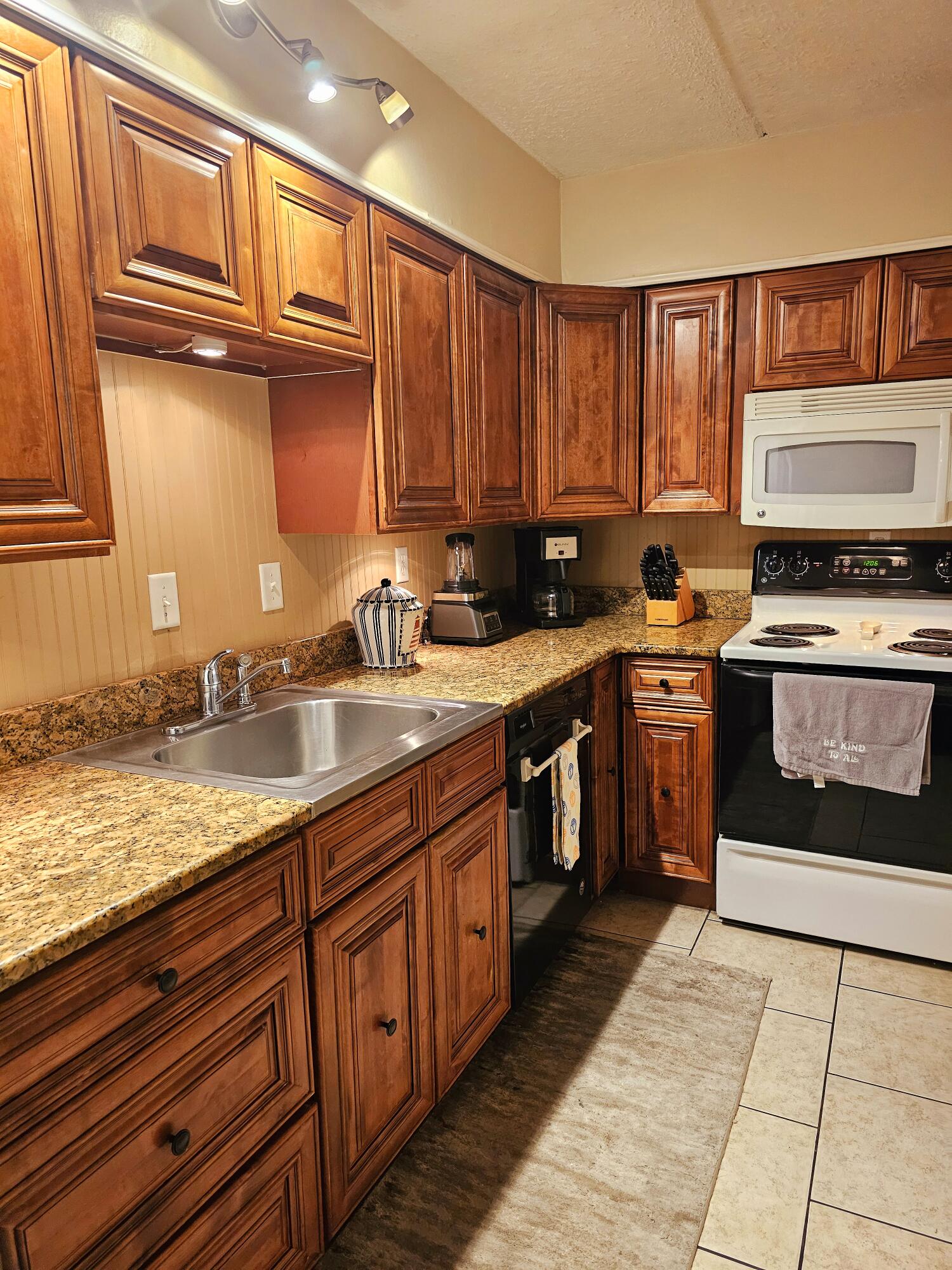 CEDARS CONDO - Residential