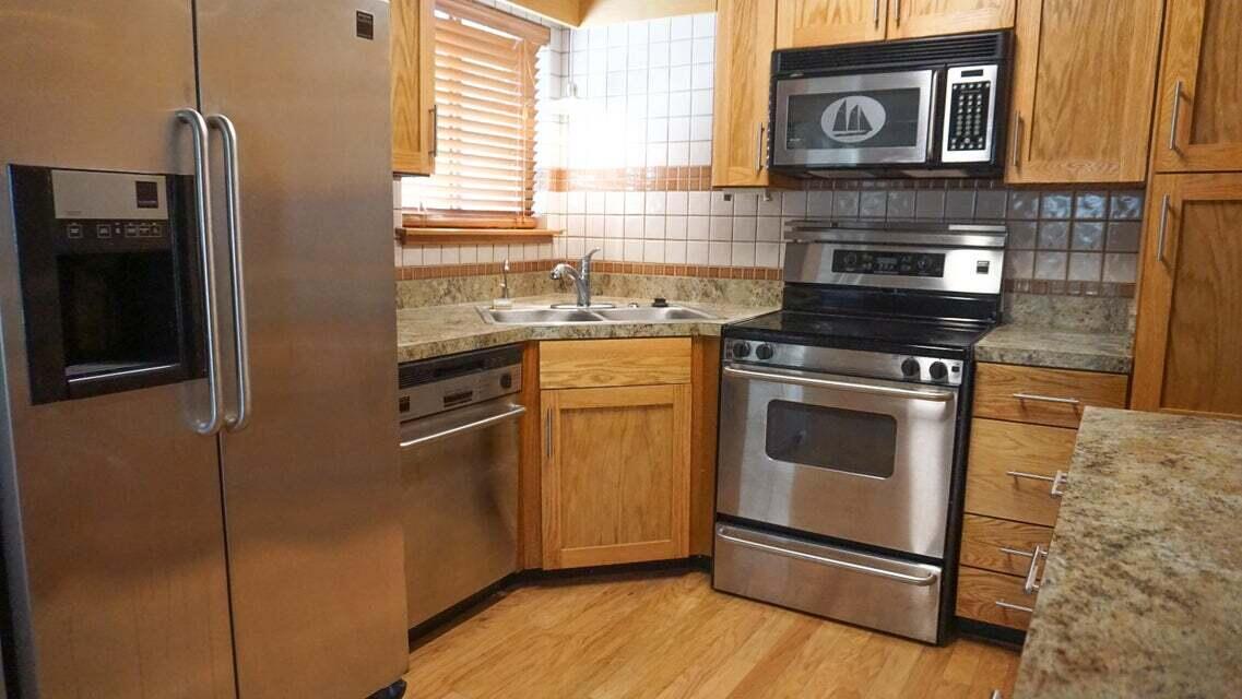 ROCKY BAYOU T/H - Residential Lease