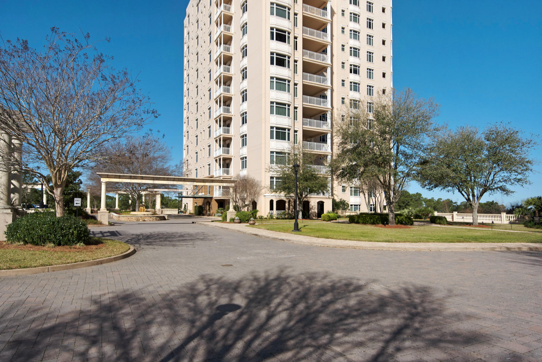 ONE WATER PLACE AT KELLY PLANTATION - Residential