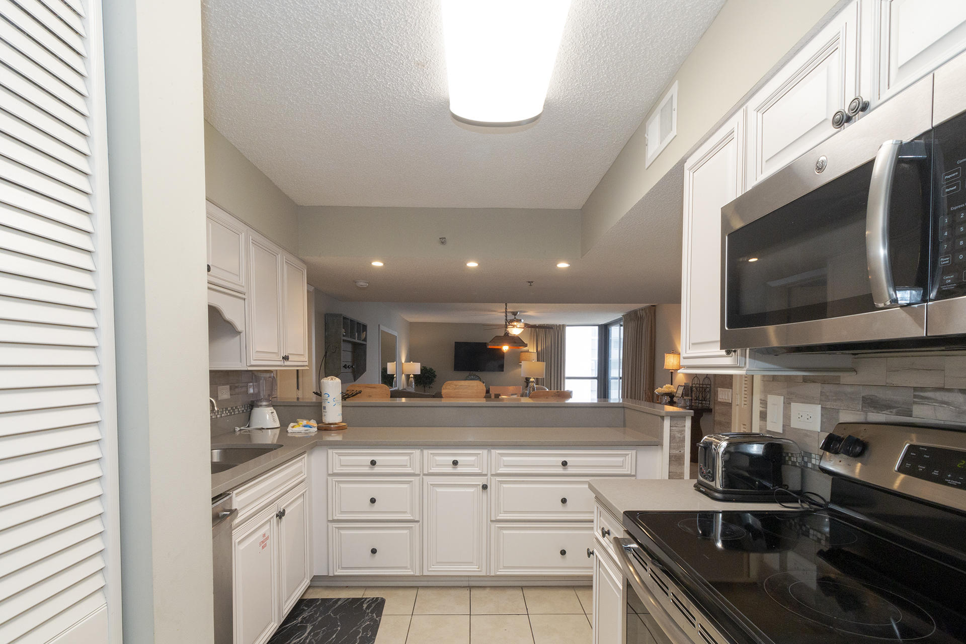 MAINSAIL CONDO PH 5 - Residential