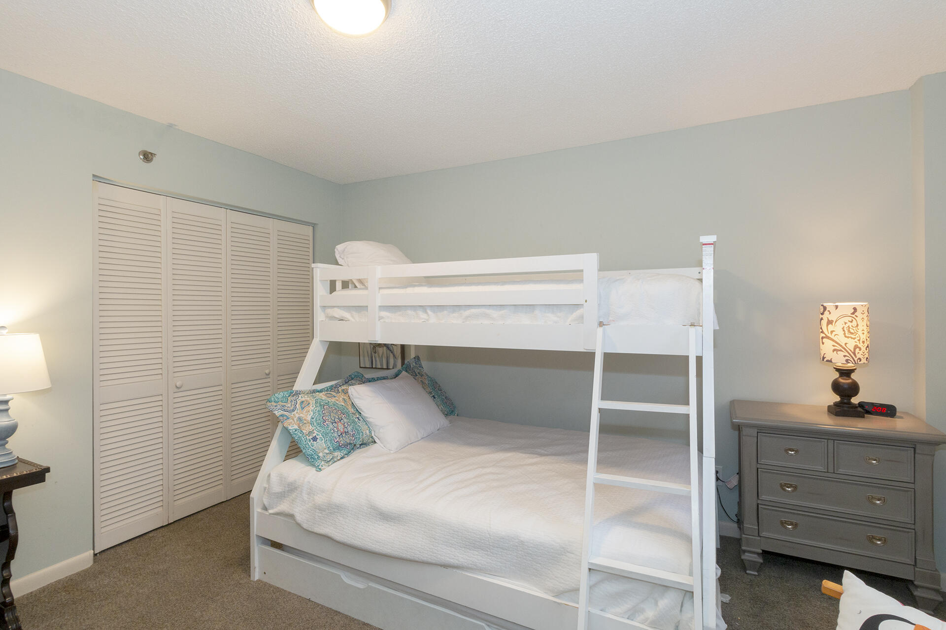 MAINSAIL CONDO PH 5 - Residential