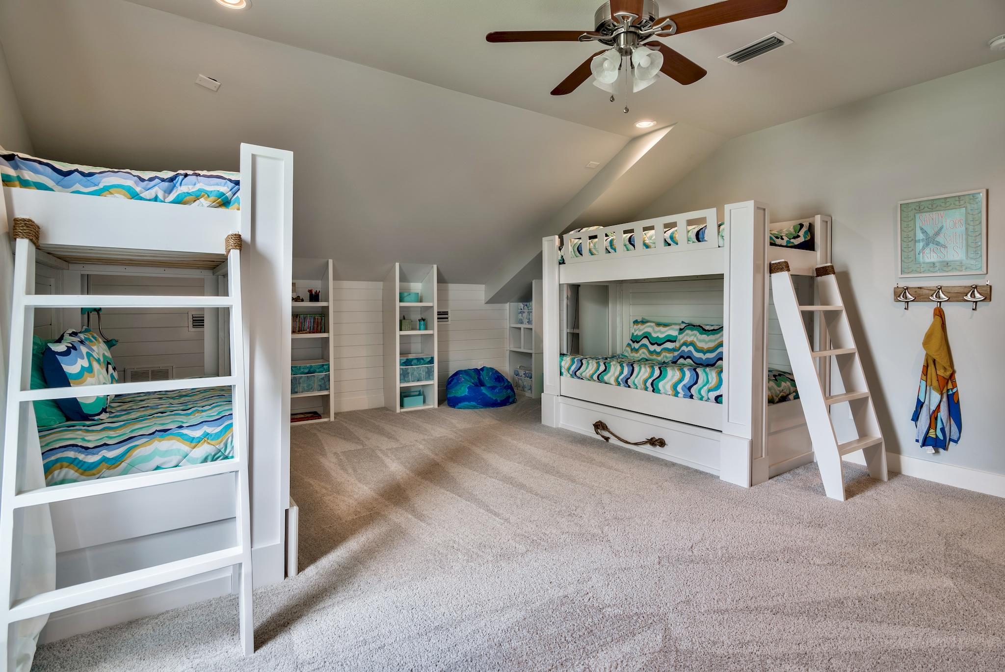 HIDDEN GROVE - Residential