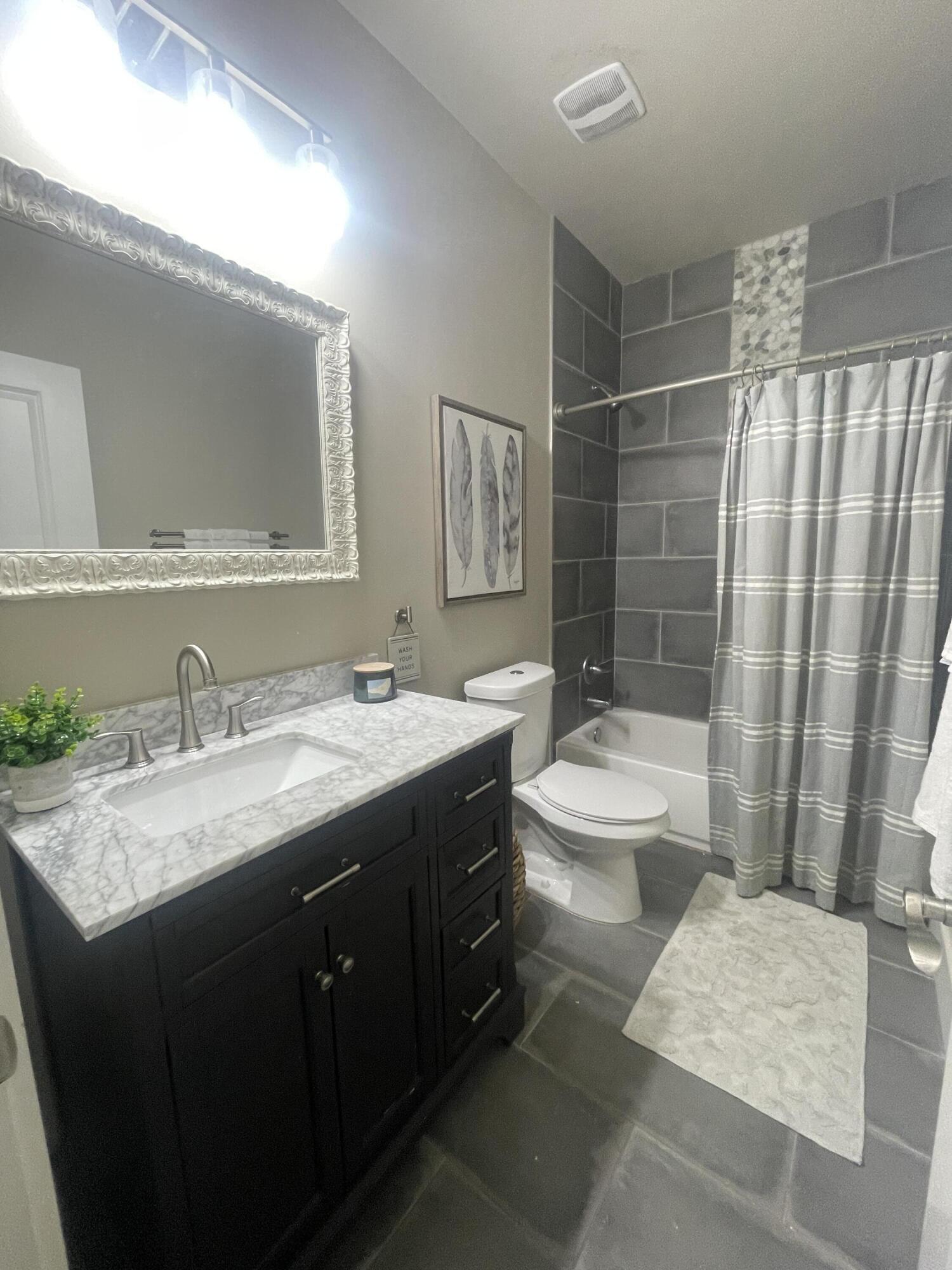 TOWN OF SANTA ROSA - Residential Lease