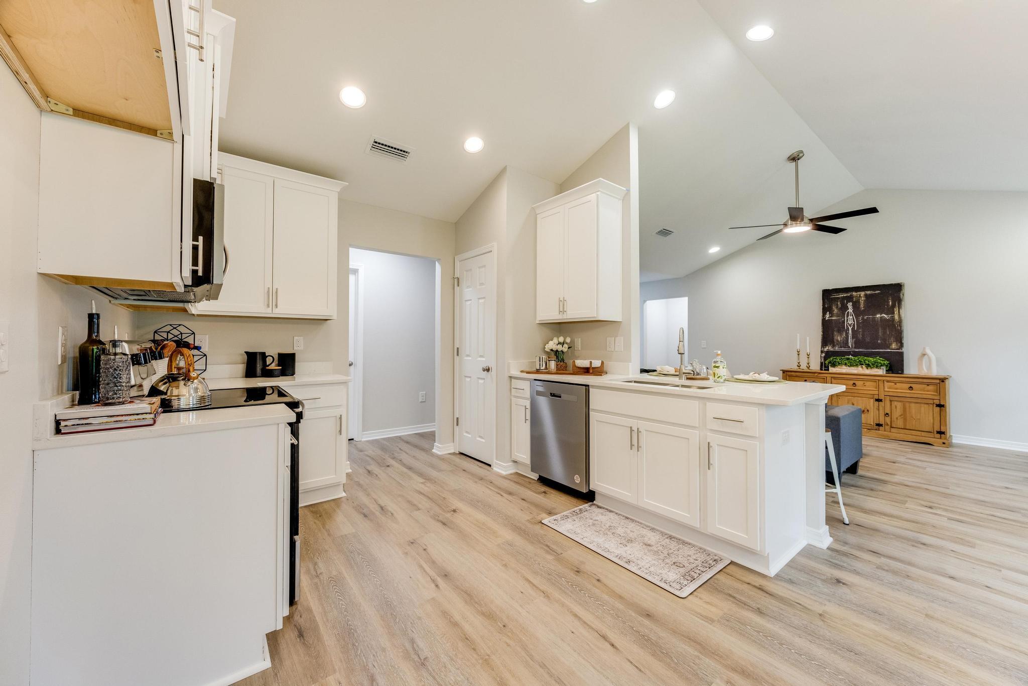 SPRING HOLLOW ESTATES - Residential