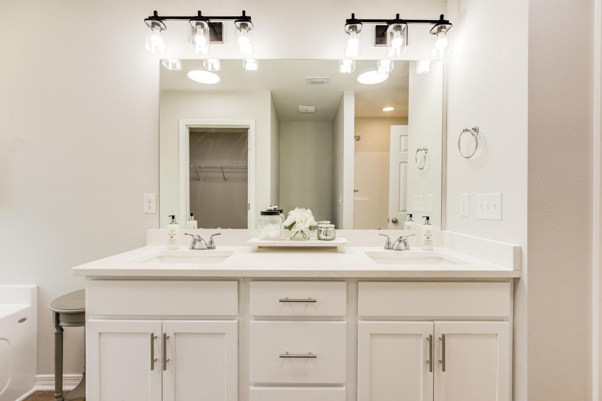 SPRING HOLLOW ESTATES - Residential