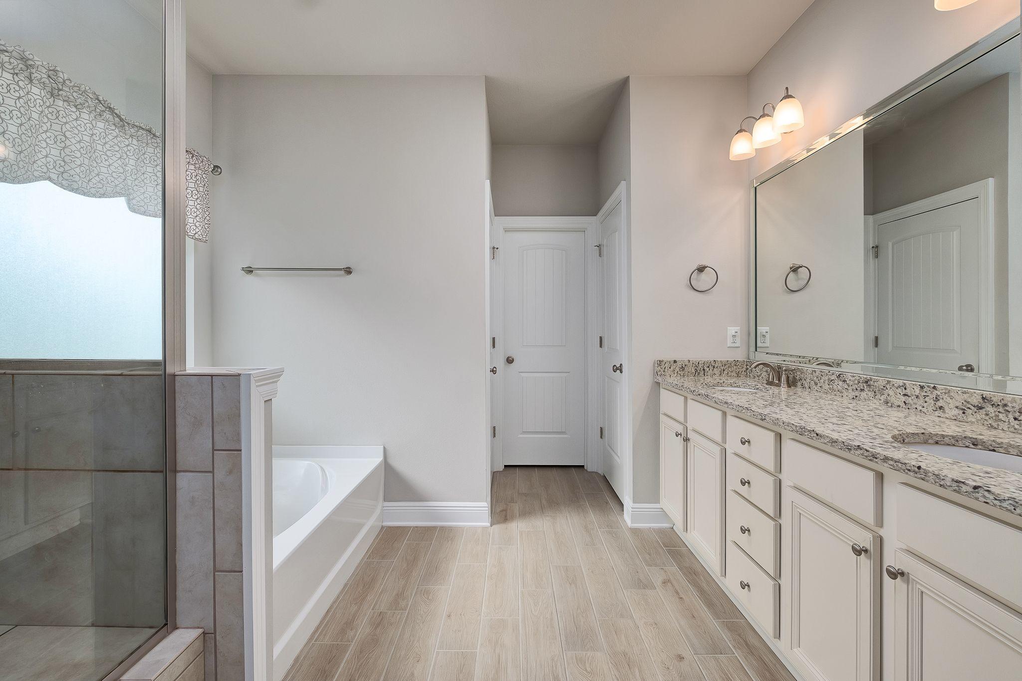 MUSSETT BAYOU MANOR - Residential