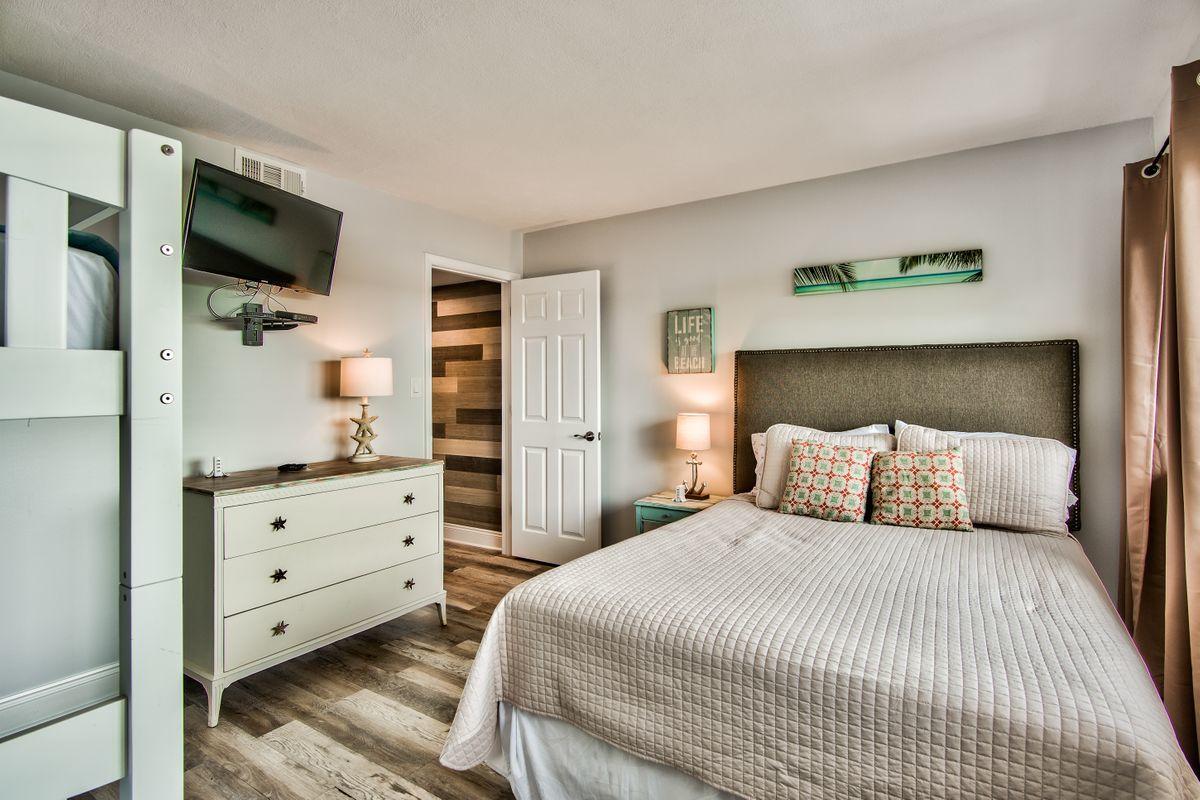 PINNACLE PORT - Residential