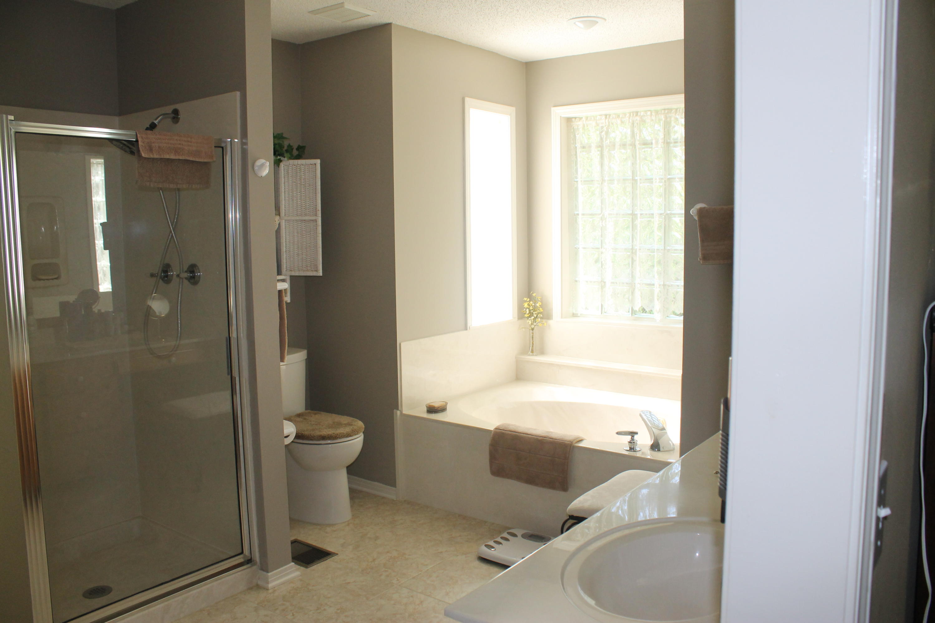 KENNEDY LAKE (UNRECORDED) - Residential