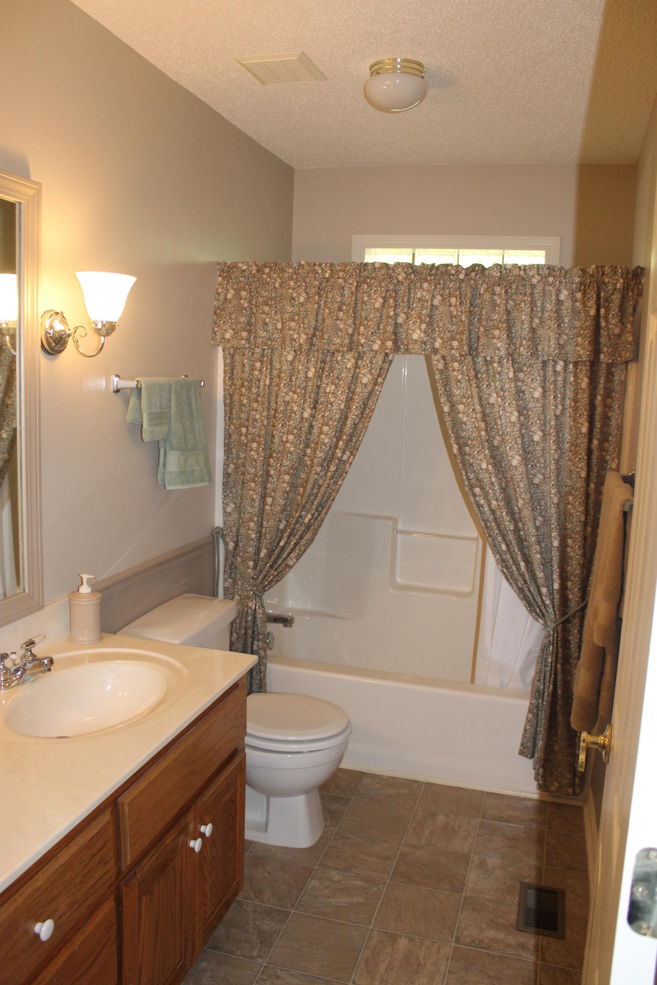 KENNEDY LAKE (UNRECORDED) - Residential