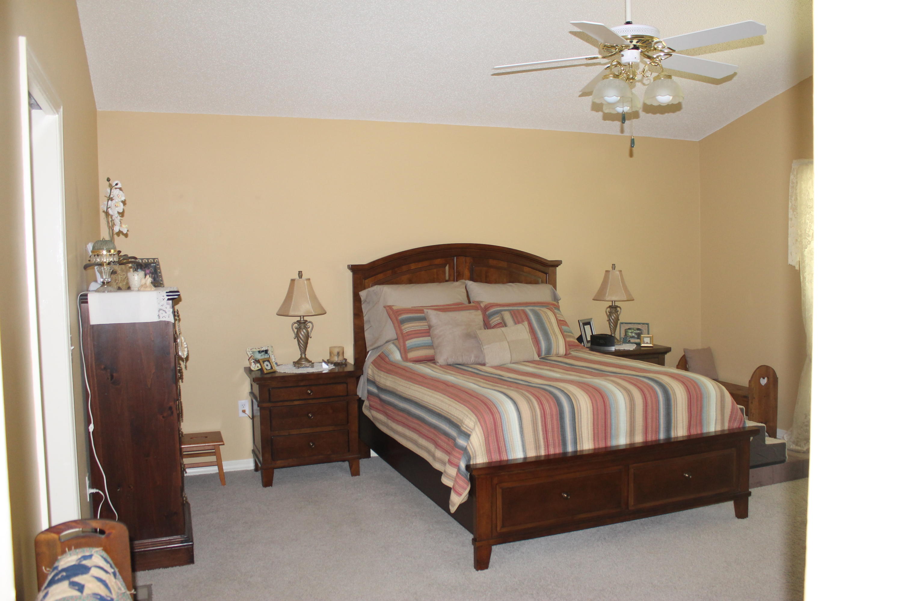 KENNEDY LAKE (UNRECORDED) - Residential