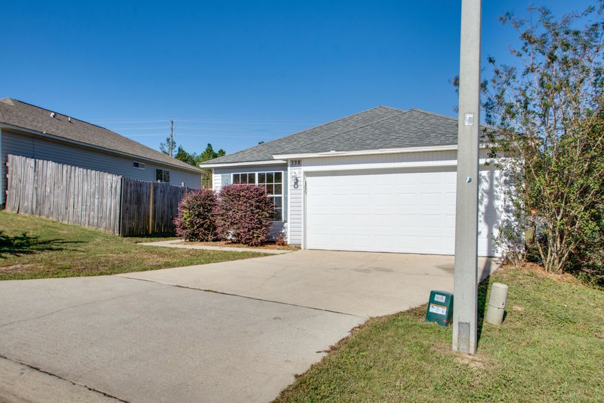 Move-In Ready! Holiday Builders Kingston floor plan.  Very Desirable south of I-10 location. 3/2/2-car garage. This particular home is on a LOT and A HALF (lot 27 and 1/2 of lot 28)!!! Sprinkler system incl. Underground utilities, city water & sewer.