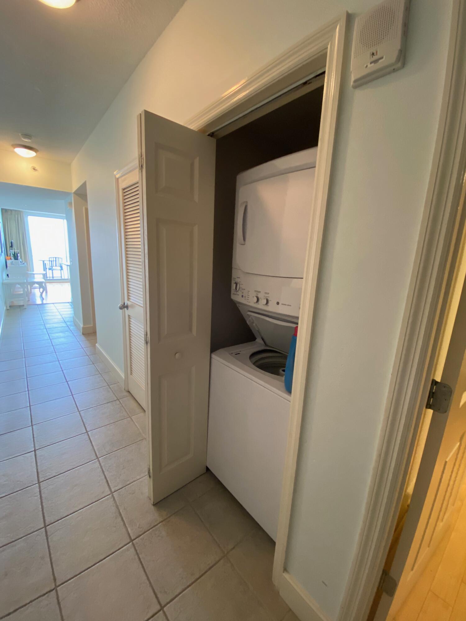 MAJESTIC BEACH TOWERS I - Residential