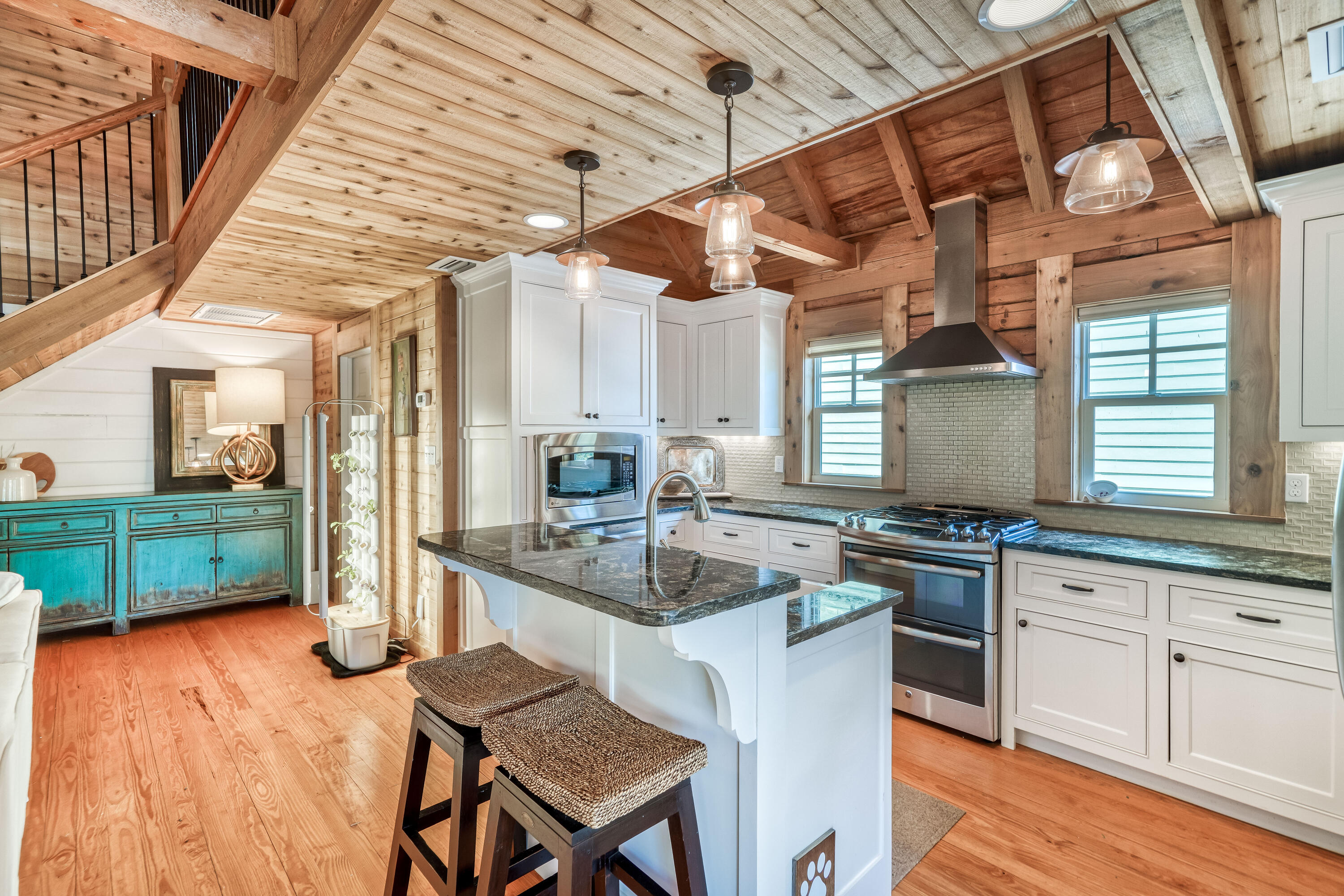 COUNTRY CABINS PH 2 - Residential
