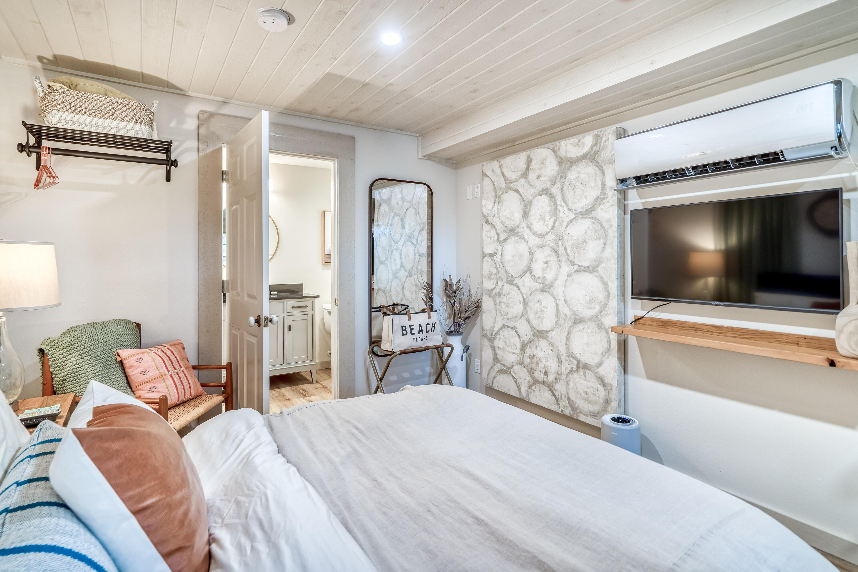 COUNTRY CABINS PH 2 - Residential