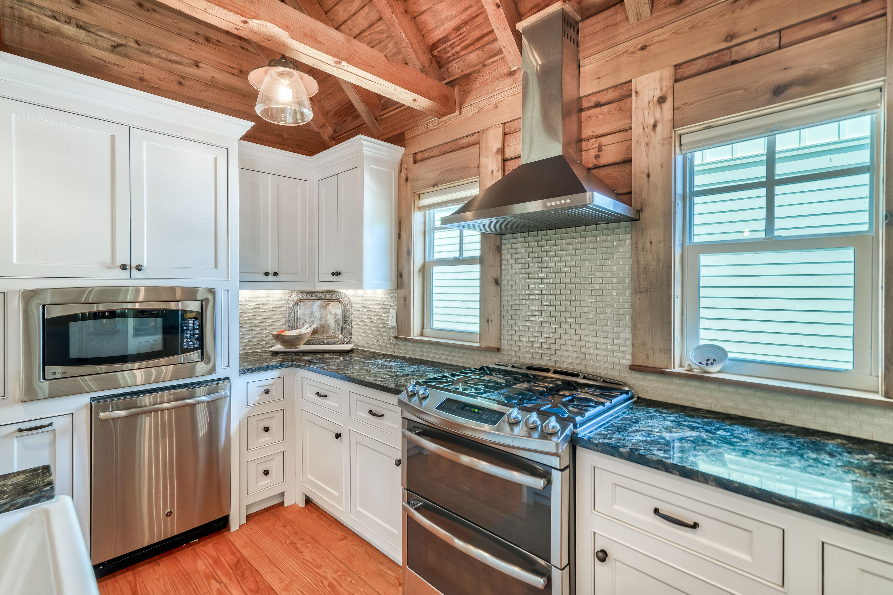 COUNTRY CABINS PH 2 - Residential