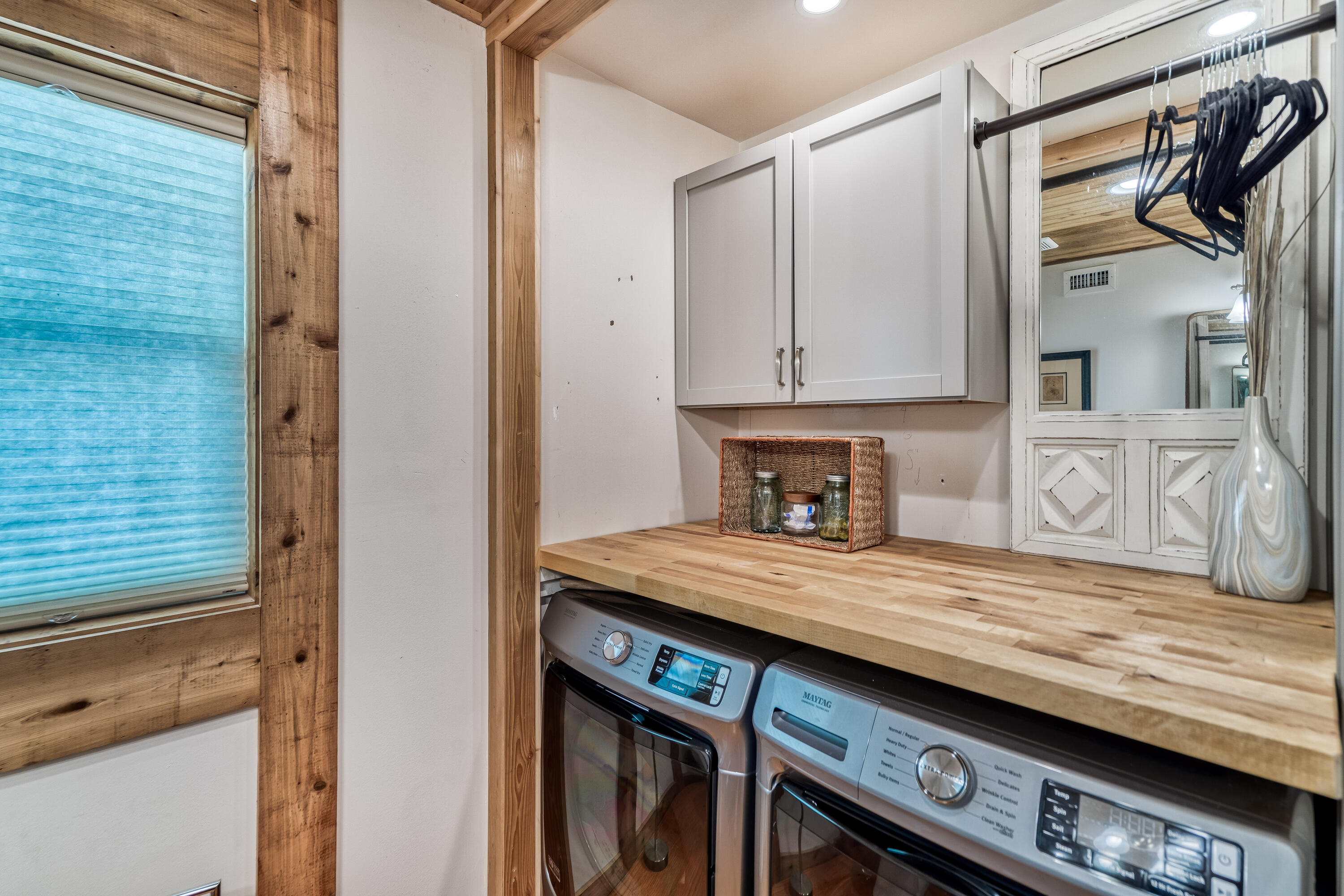 COUNTRY CABINS PH 2 - Residential