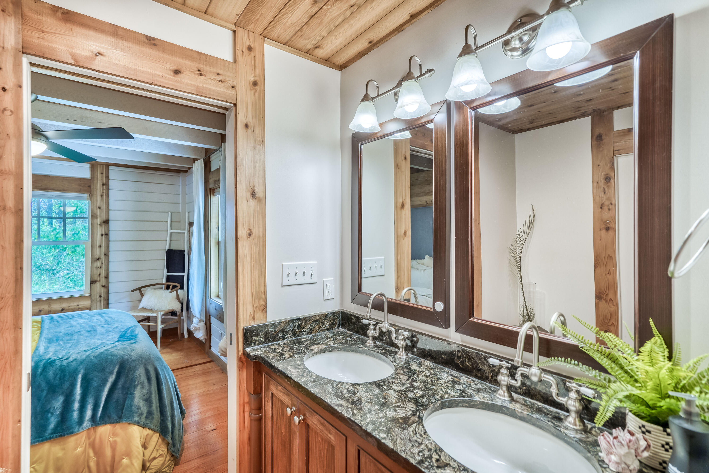 COUNTRY CABINS PH 2 - Residential