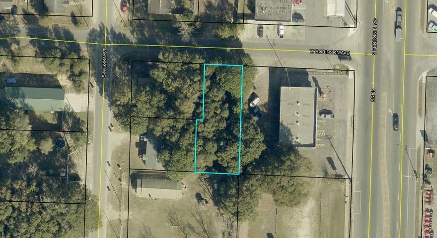 This could be your perfect spot for your small business venture.  This lot is on  your immediate left as you turn onto Robinson W Avenue from South Ferdon Blvd.  It is directly adjacent to Grease Monkey Lube Shop.Buyer and buyer's agent need to verify  with all agencies such as city zoning and permitting that the property can be used for the intended purpose.