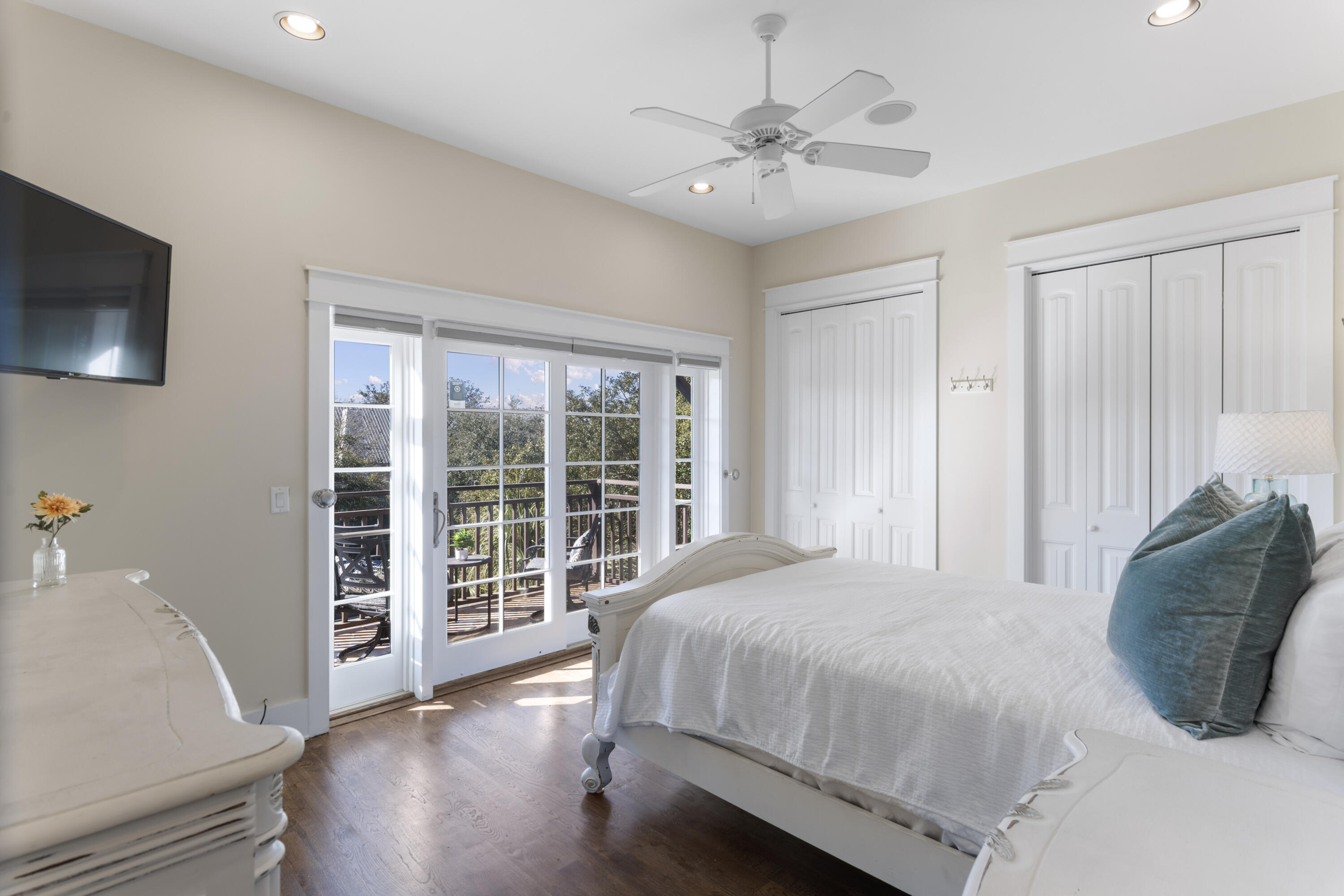 EASTERN LAKE VILLAGE - Residential