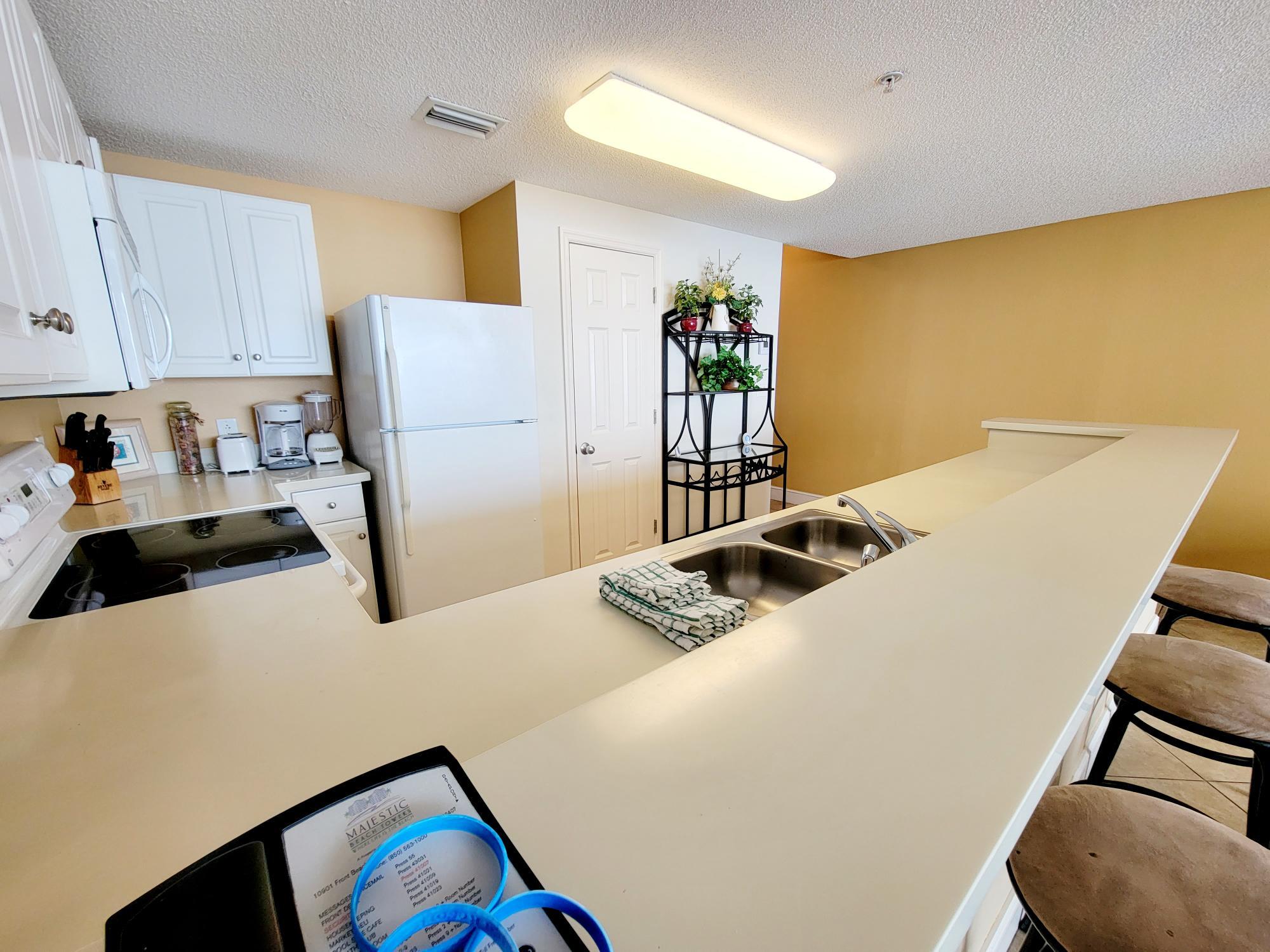 MAJESTIC BEACH TOWERS I - Residential