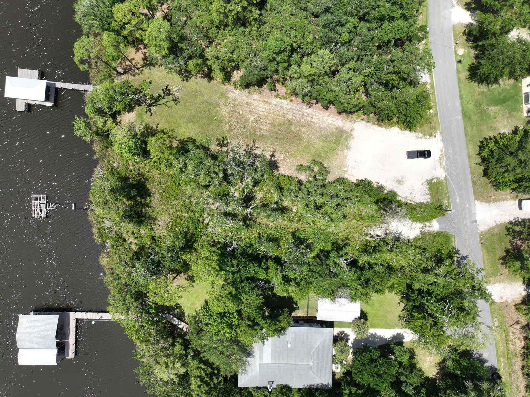NO RECORDED SUBDIVISION - Land