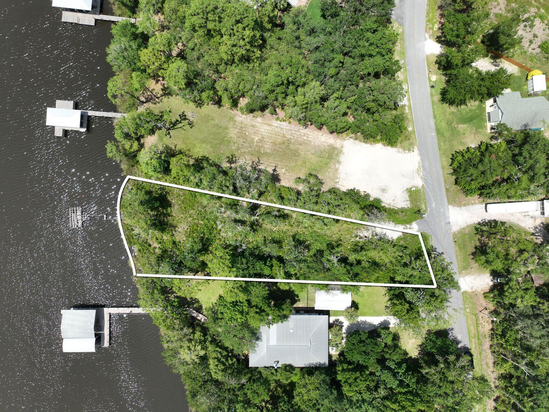 NO RECORDED SUBDIVISION - Land