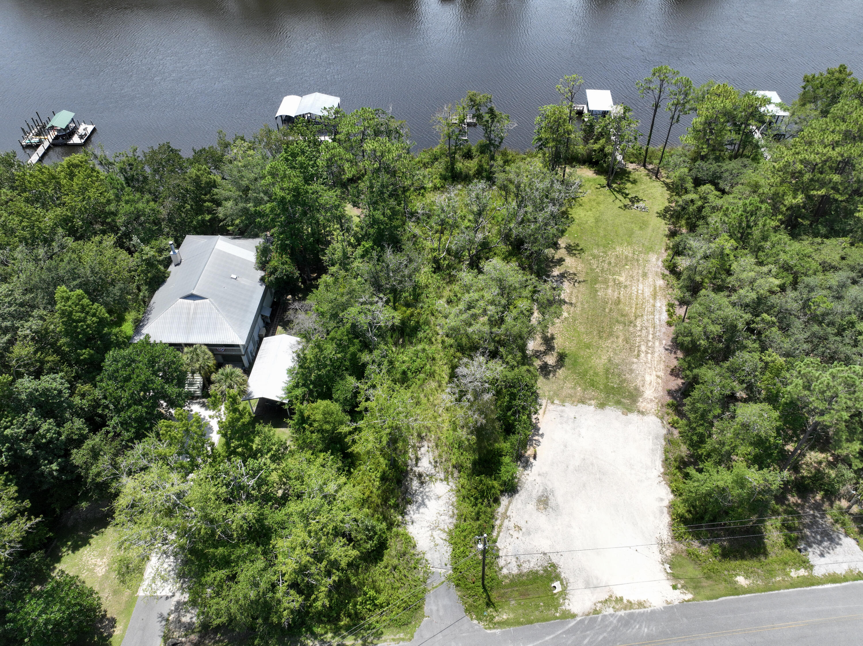 NO RECORDED SUBDIVISION - Land