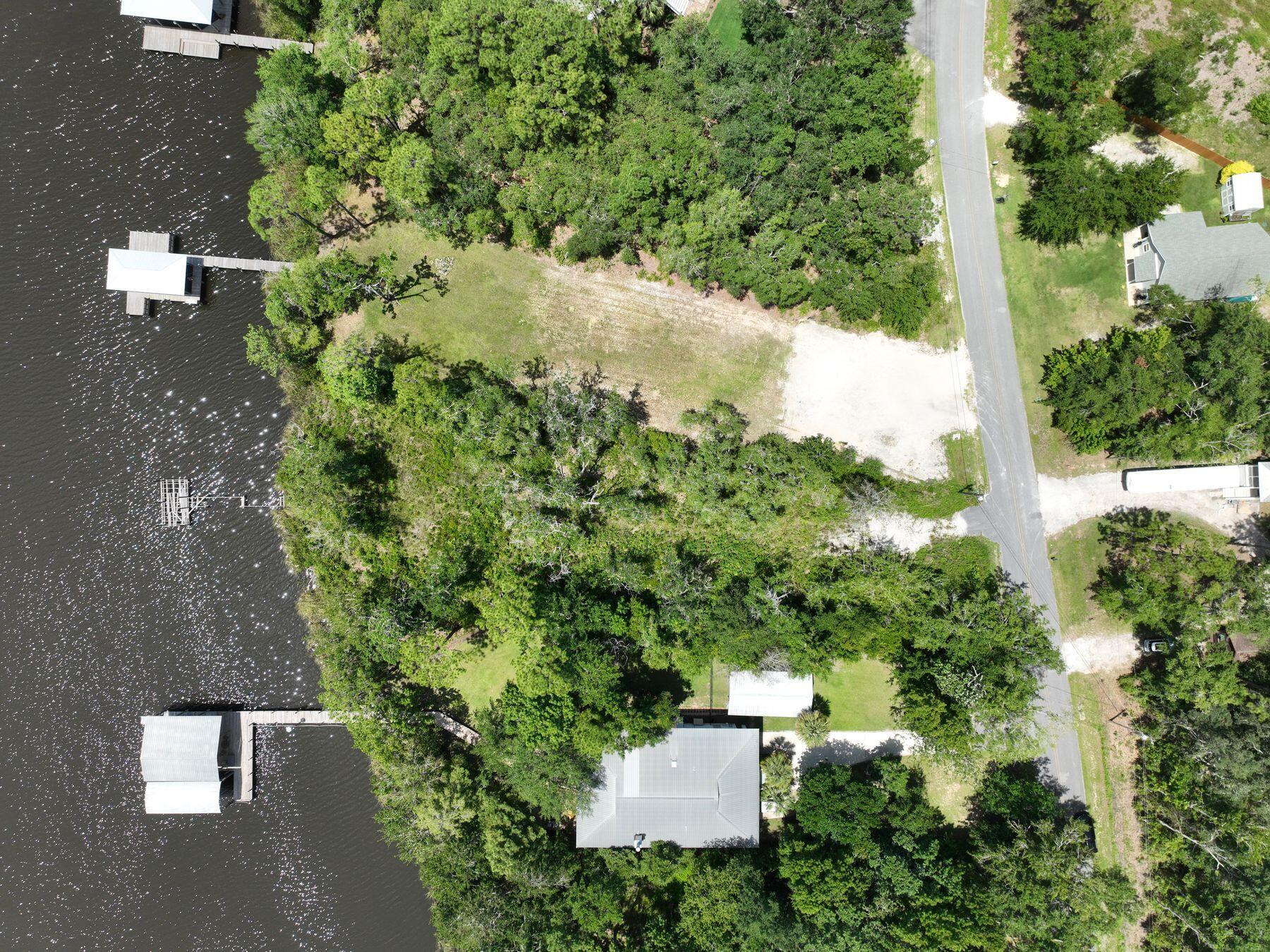 NO RECORDED SUBDIVISION - Land